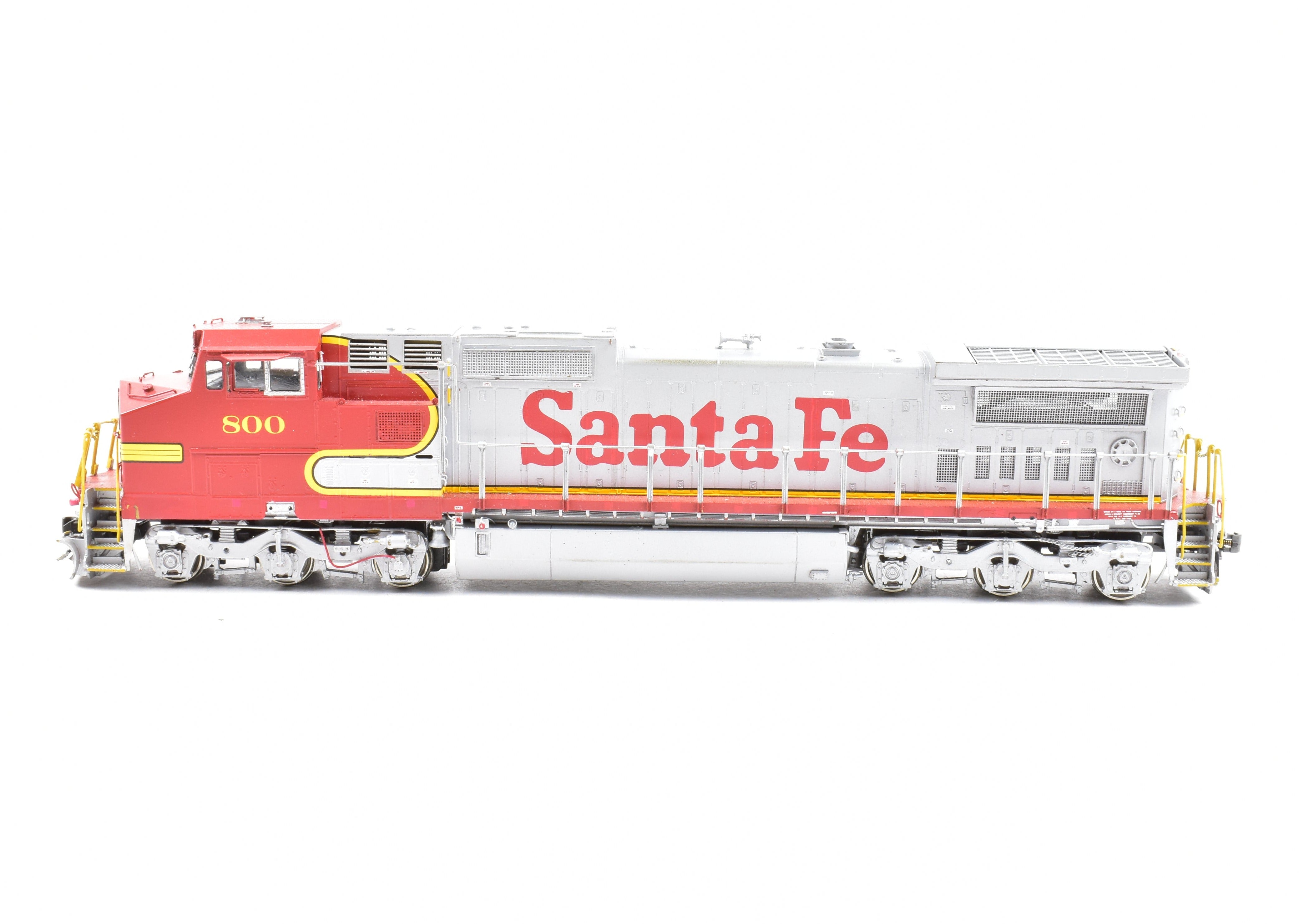 HO Scale Brass Model Train - Overland Models Inc. (OMI) AT&SF - Santa Fe Dash 8 - 40CW Gullwing Cab Locomotive with Custom Painting