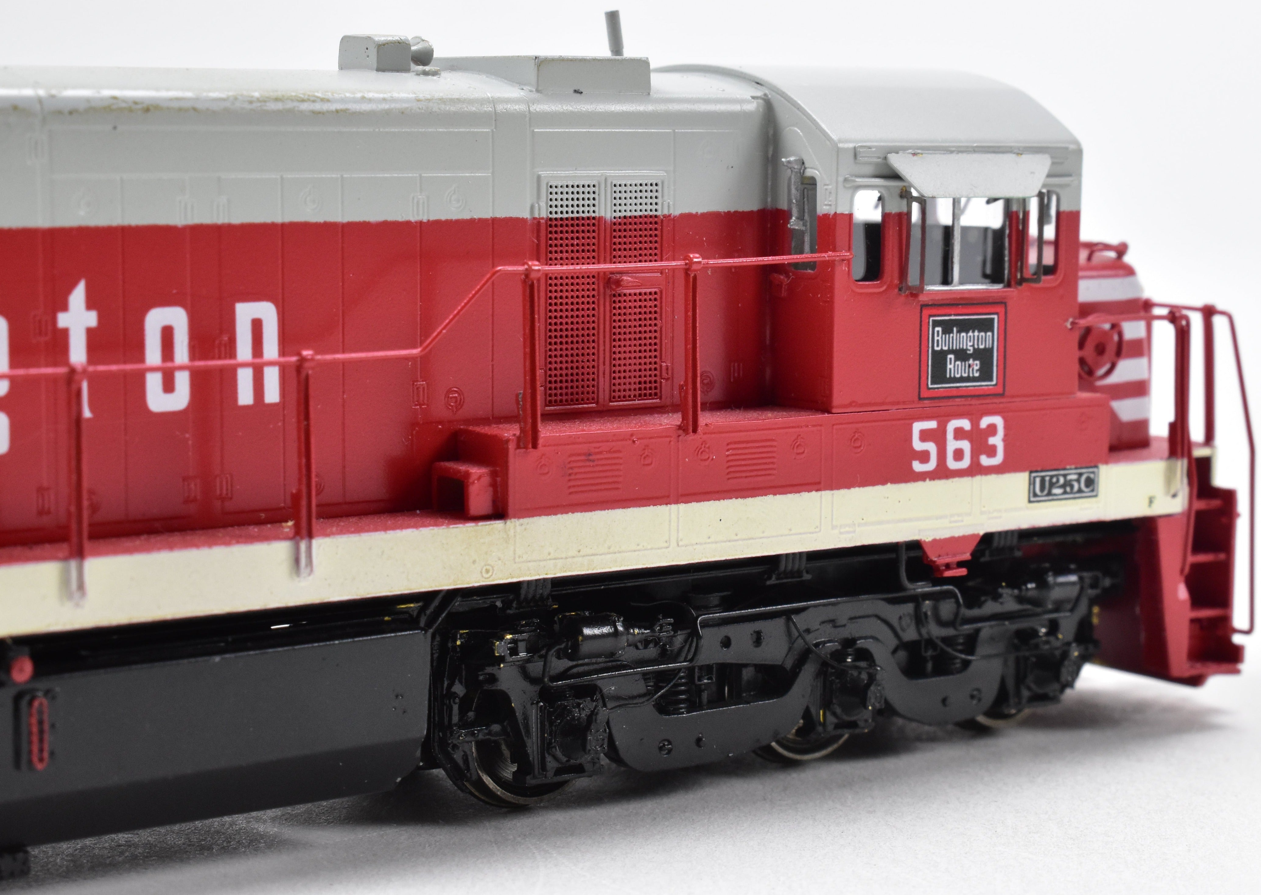 HO Brass OMI CB&Q Burlington Route GE U-28C (U-25C Carbody) Pro-Paint #563