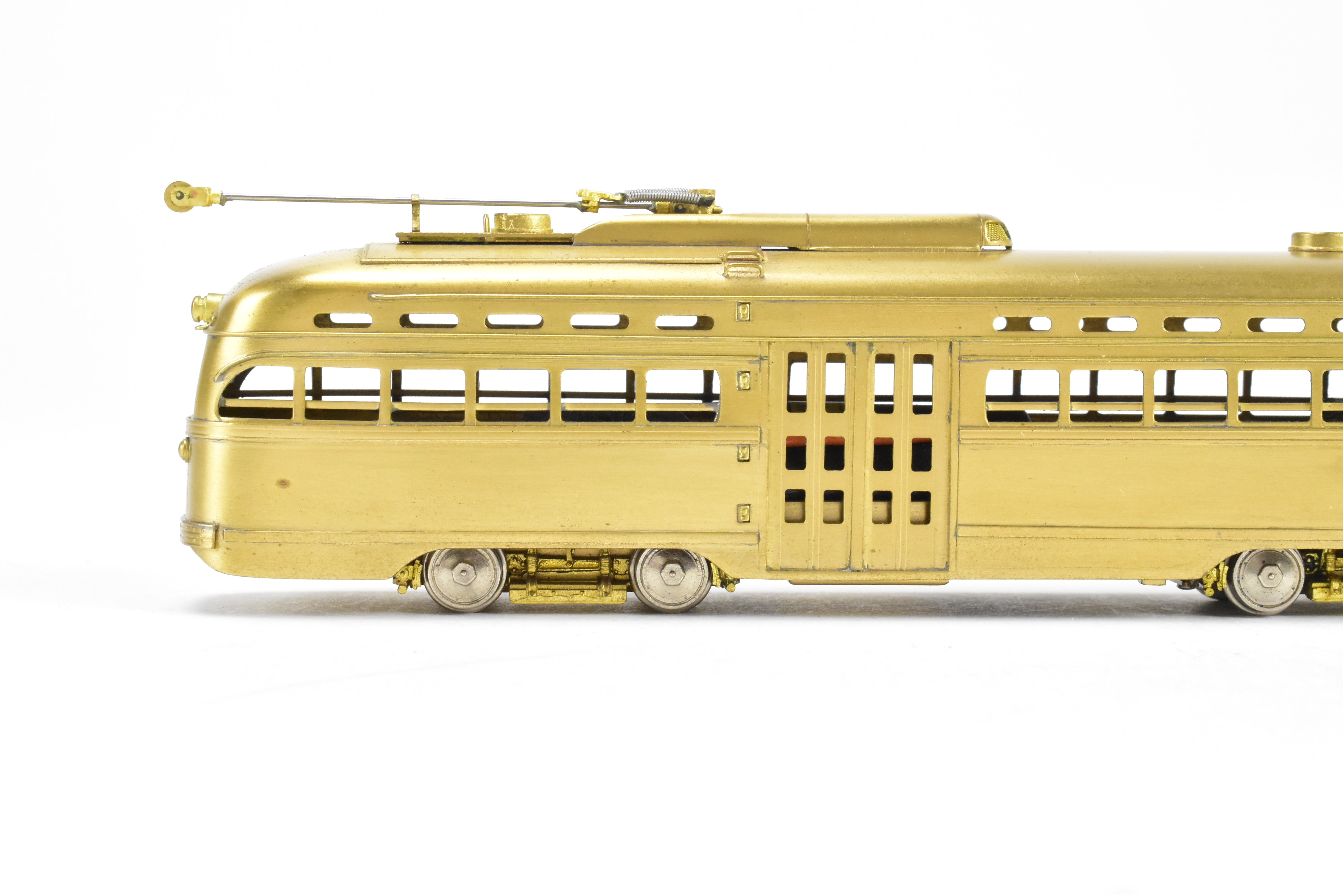 High - Quality HO Scale Brass Model of WP Car Corp. 1946 PCC Type - B Trolley with Blinker Doors for Model Railroading Enthusiasts