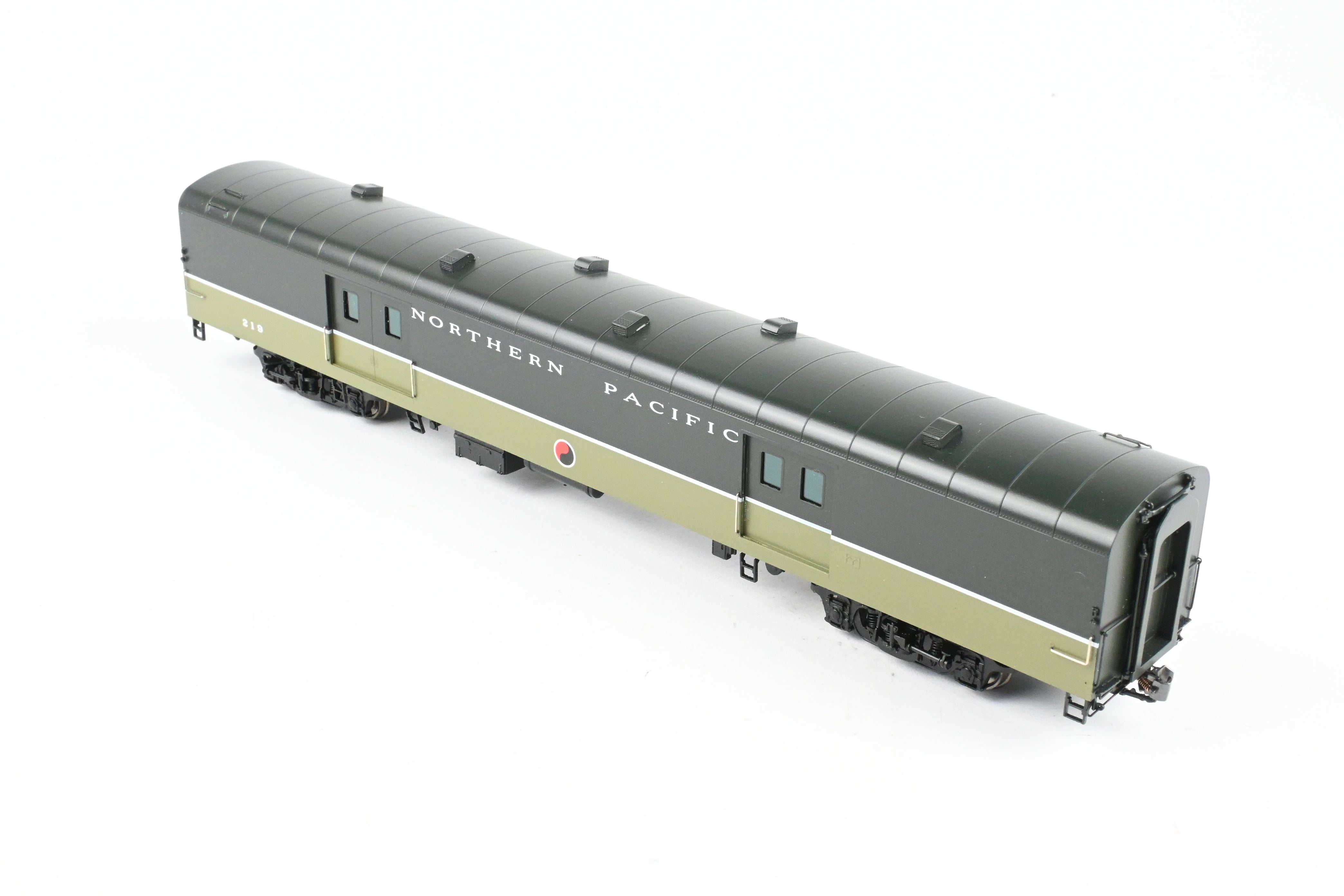 HO Brass Railway Classics - Northern Pacific Baggage Car No. 219 in Loewy Scheme