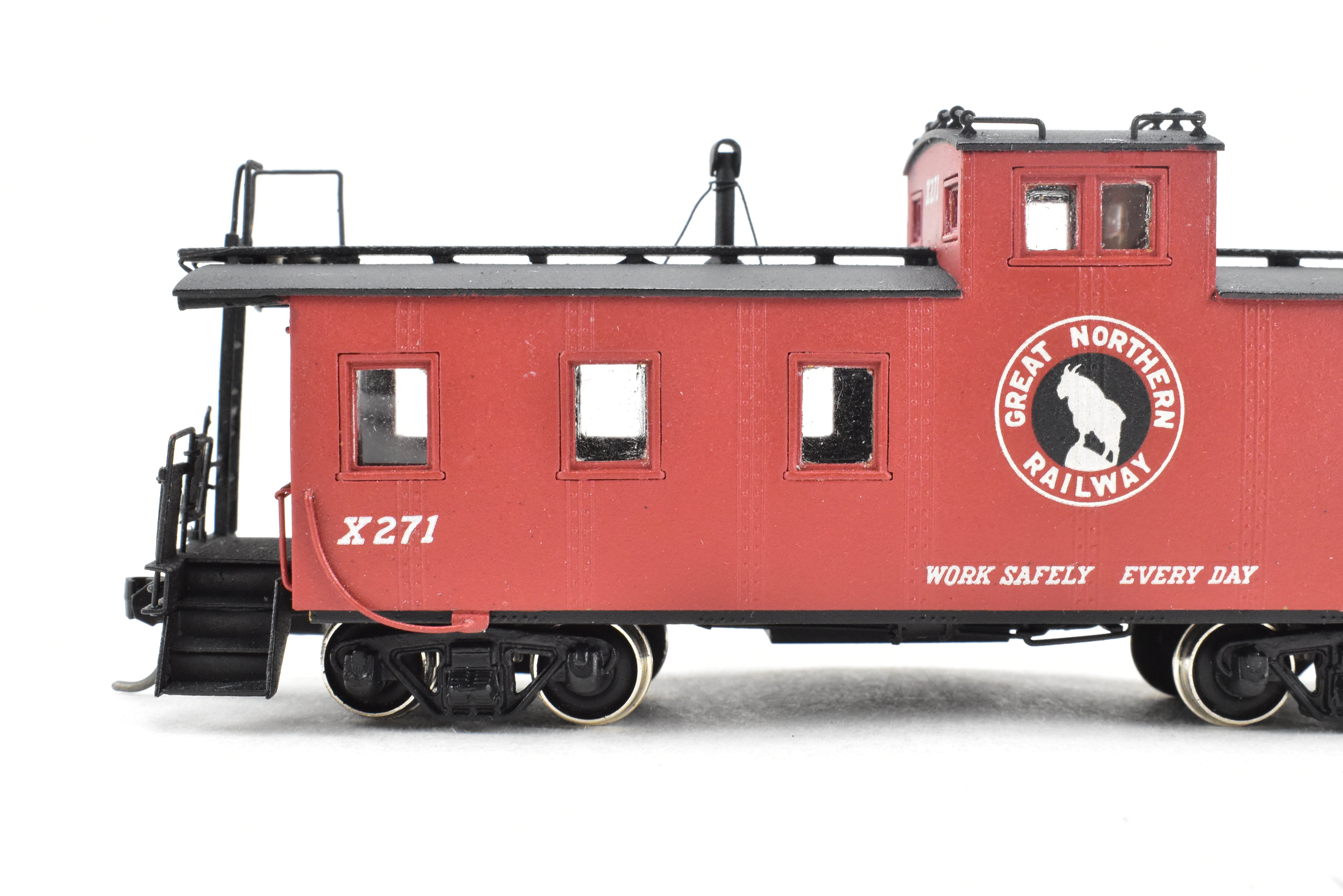 HO Scale Brass Model Train Caboose - OMI (Overland Models, Inc.) GN (Great Northern) 30 - Foot Plywood - Sheathed Caboose C/P X271