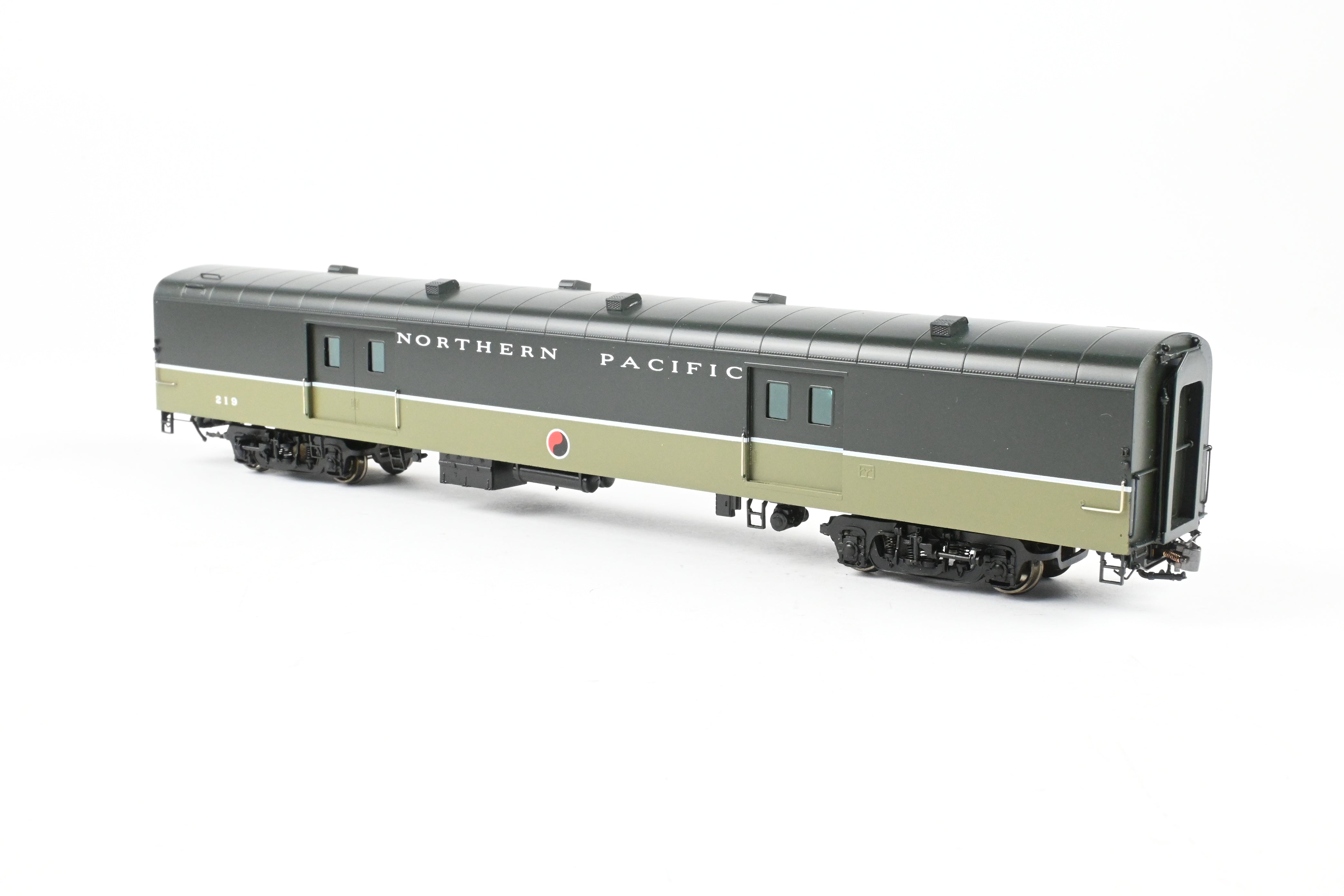 HO Brass Railway Classics - Northern Pacific Baggage Car No. 219 in Loewy Scheme