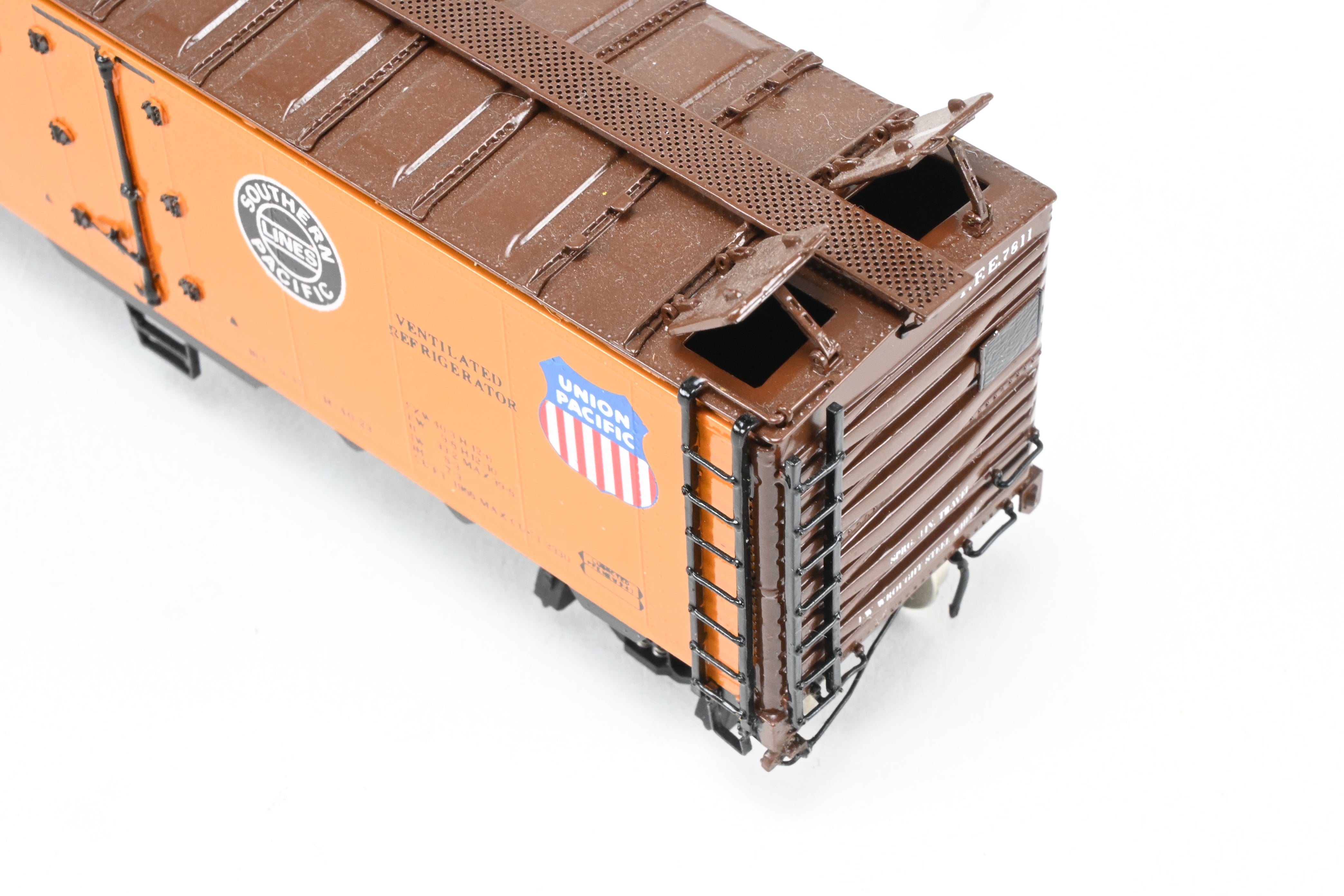 High - Quality HO Scale Brass CIL Challenger Imports Pacific Fruit Express R - 40 - 23 Steel Refrigerator Car Model with FP #7811