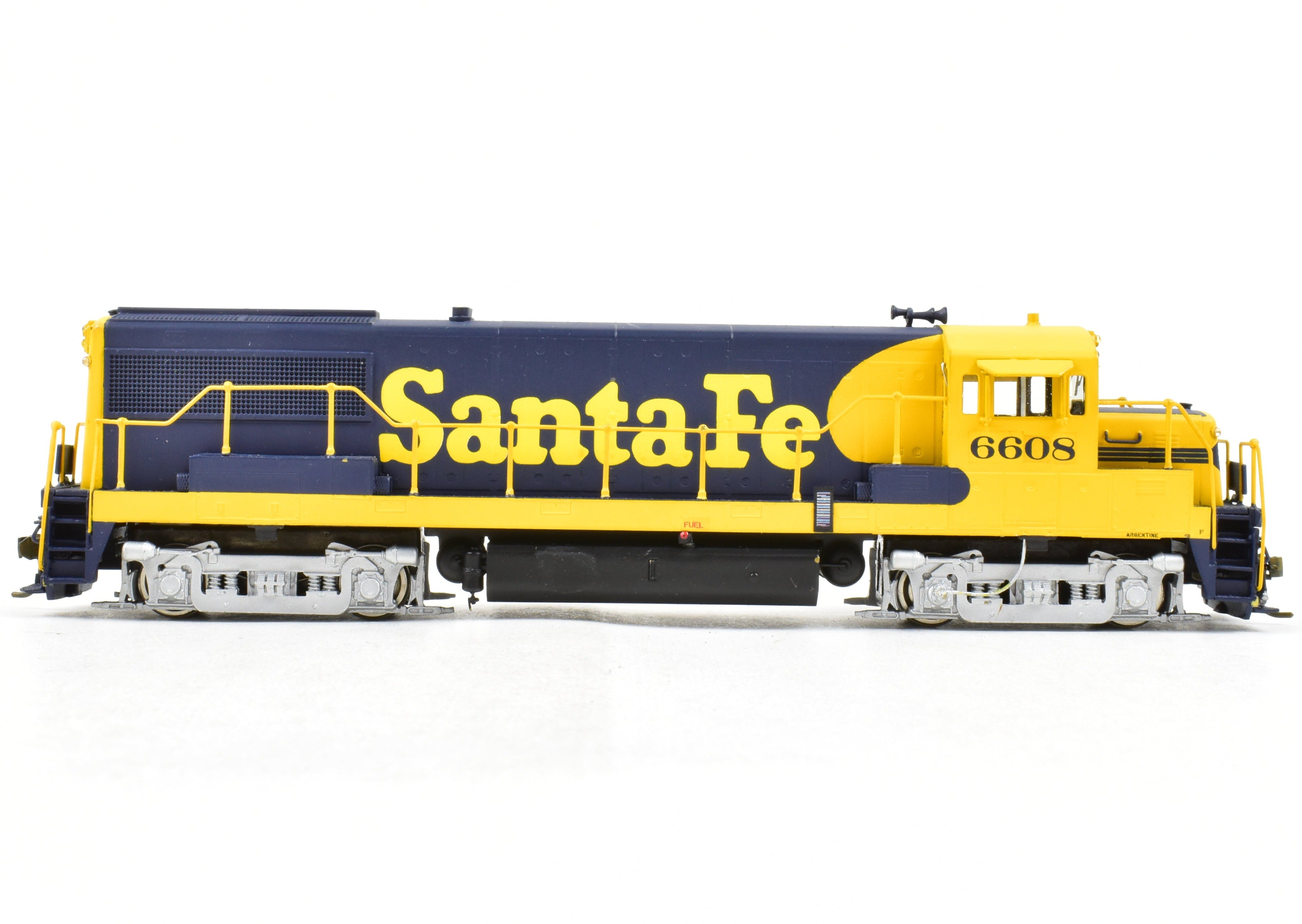 HO Scale Brass Model of Oriental Limited ATSF - Santa Fe GE U25B with 2500 HP Low Hood and Early Pro Painted Finish