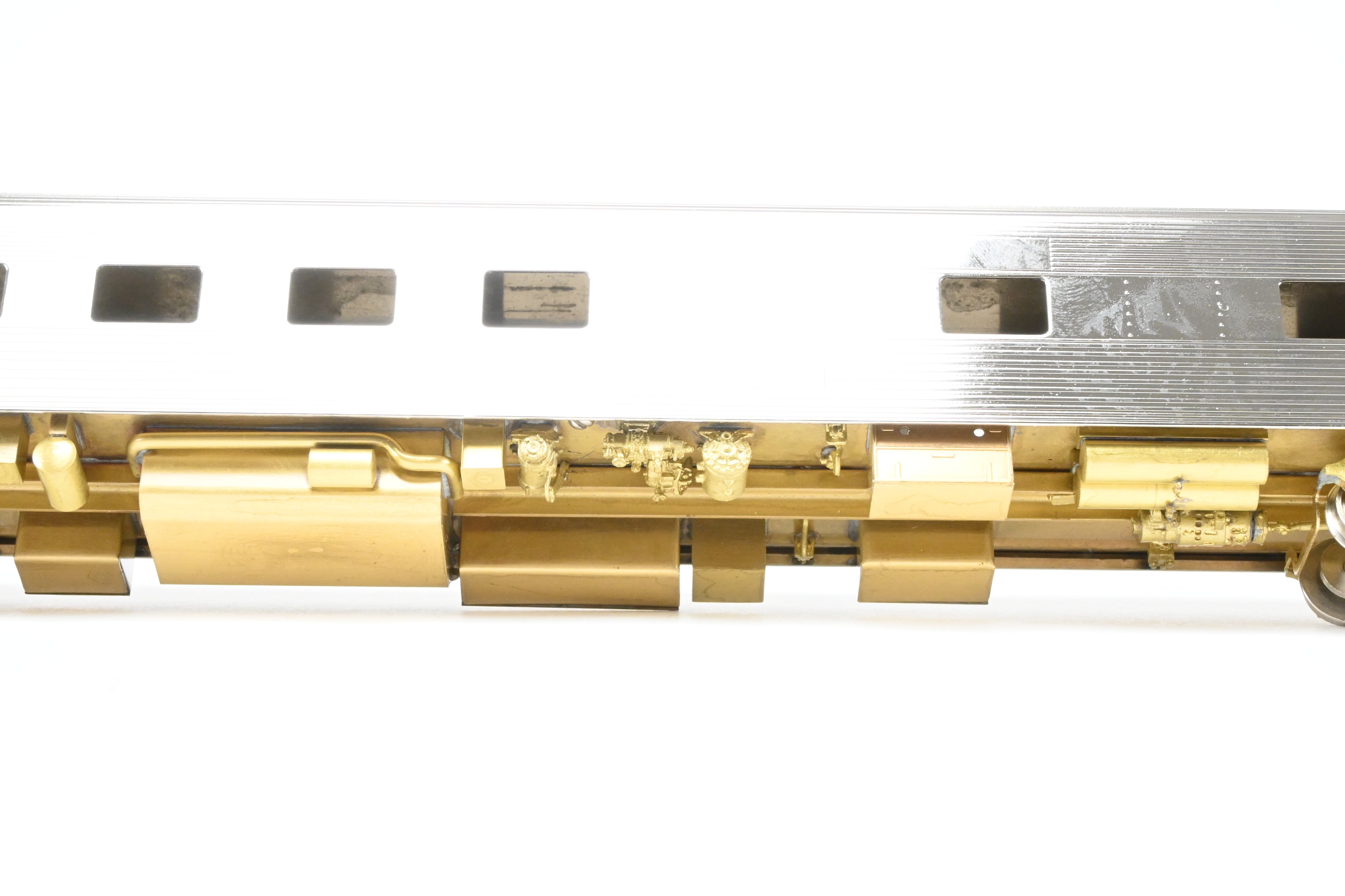 HO Scale Brass Cascade Models AT&SF - Santa Fe Budd Pine Series 10RMT - 6DBR Non - Skirted Sleeper Model Train Car