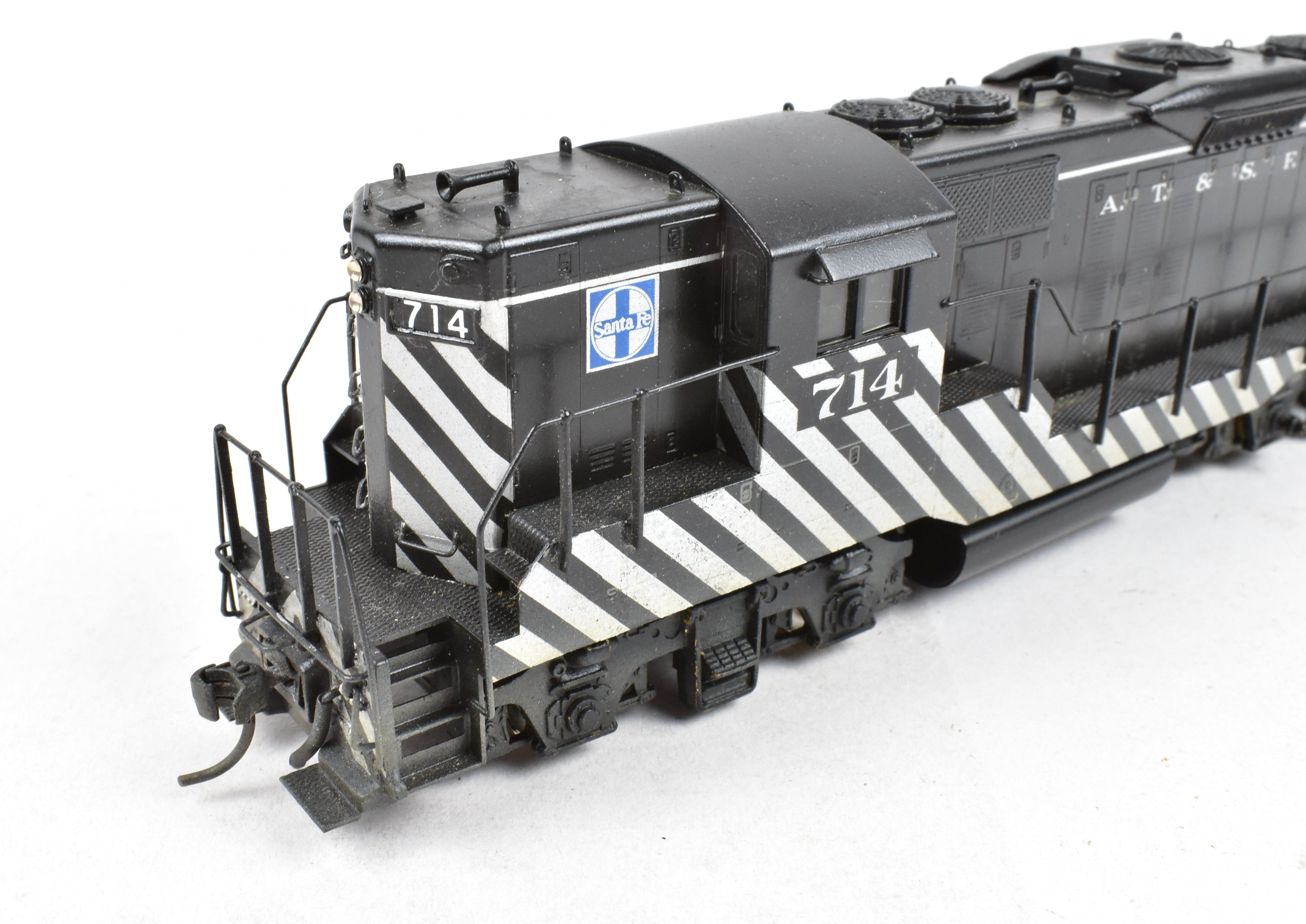 High - Quality HO Scale Brass Hallmark Models ATSF - Santa Fe EMD GP - 9 Diesel Locomotive with Custom Painted Finish and New NWSL Gears