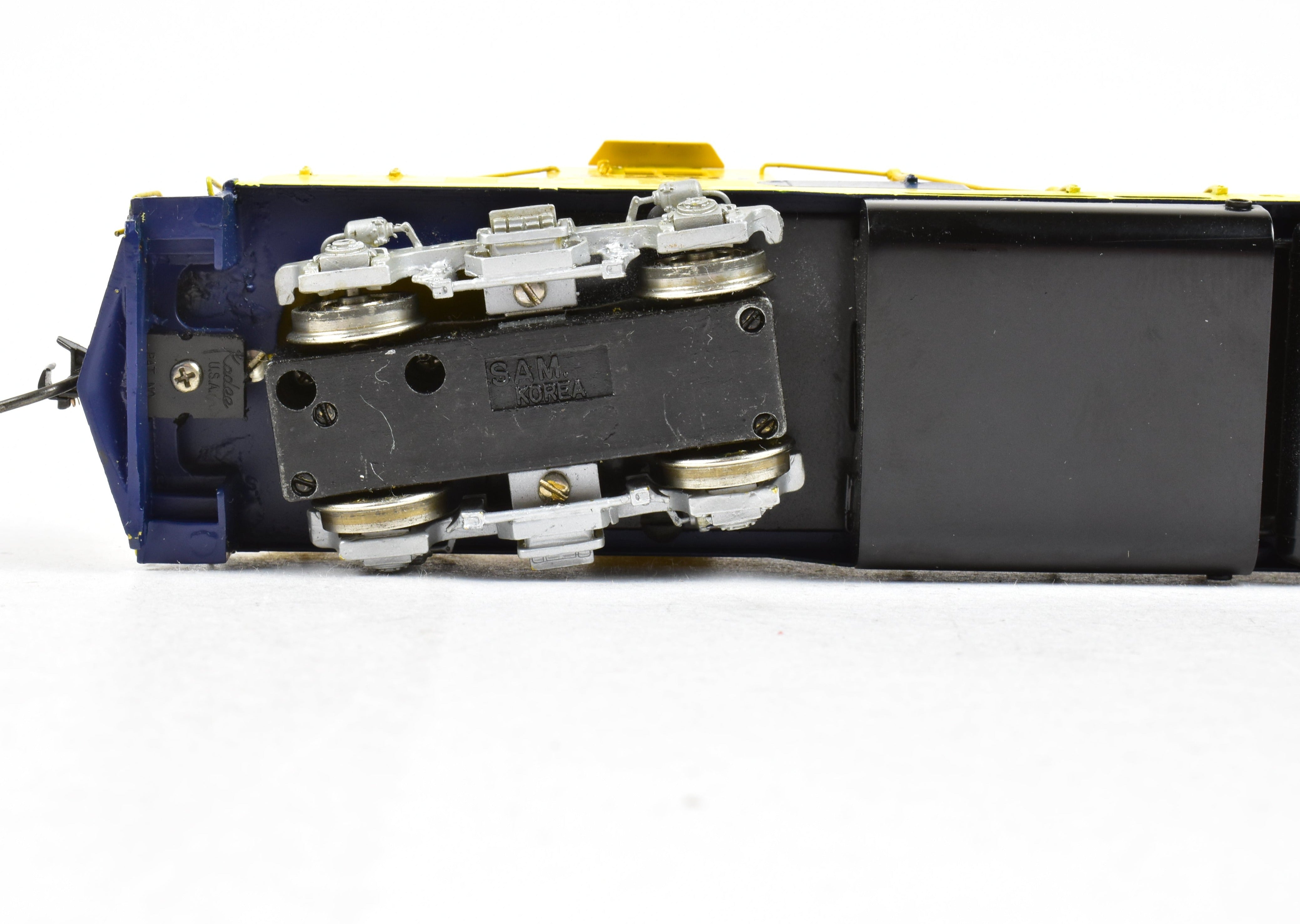 HO Scale Brass Hallmark Model ATSF - Santa Fe EMD GP - 7R Custom - Painted Railroad Locomotive Model