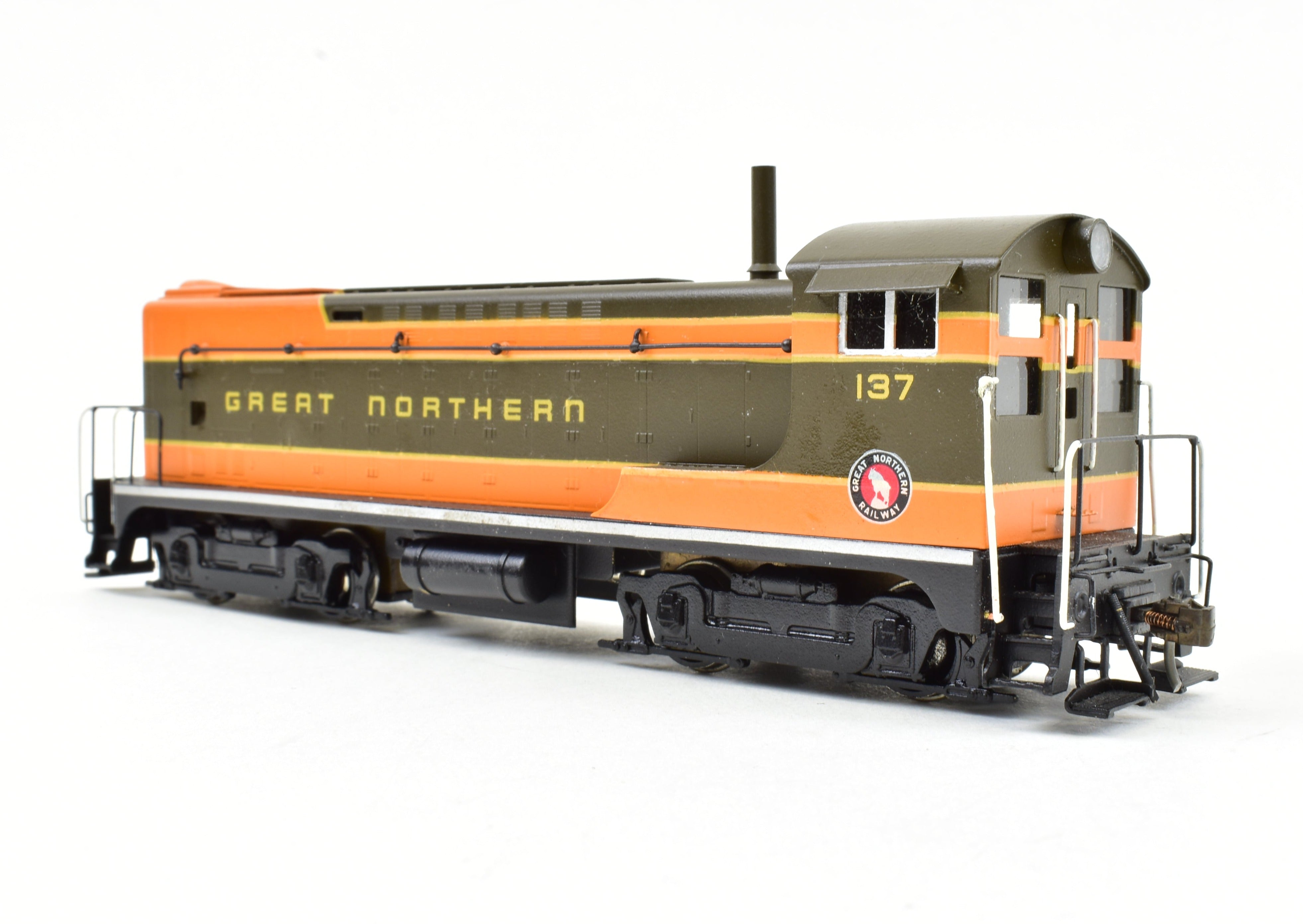 HO Scale Brass Hallmark Models GN - Great Northern Baldwin VO - 1000 Diesel Switcher Professionally Painted Model Train