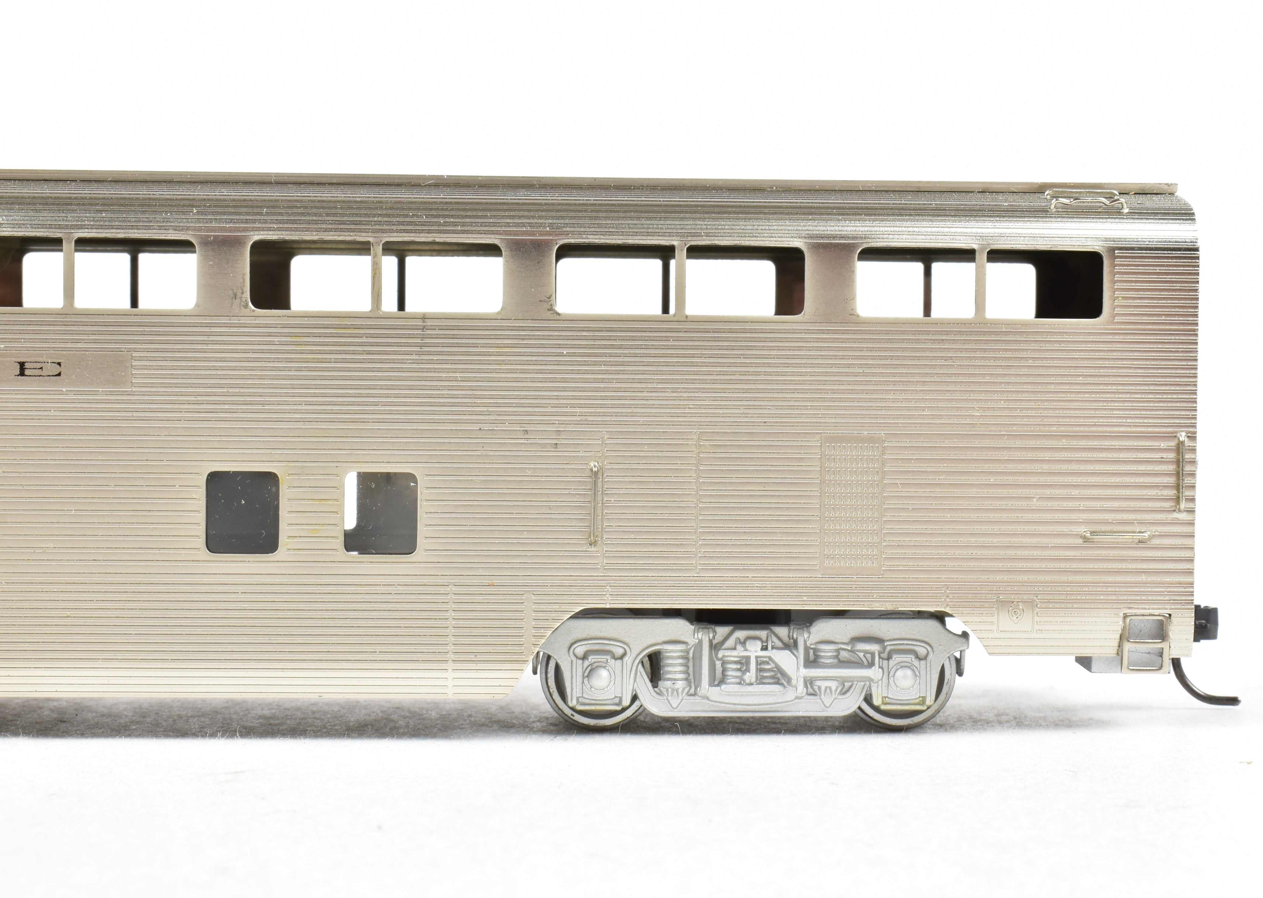 HO Scale Brass Model - Hi - Country Brass ATSF Santa Fe 500 Series High - Level Transition Chair Car Number 528