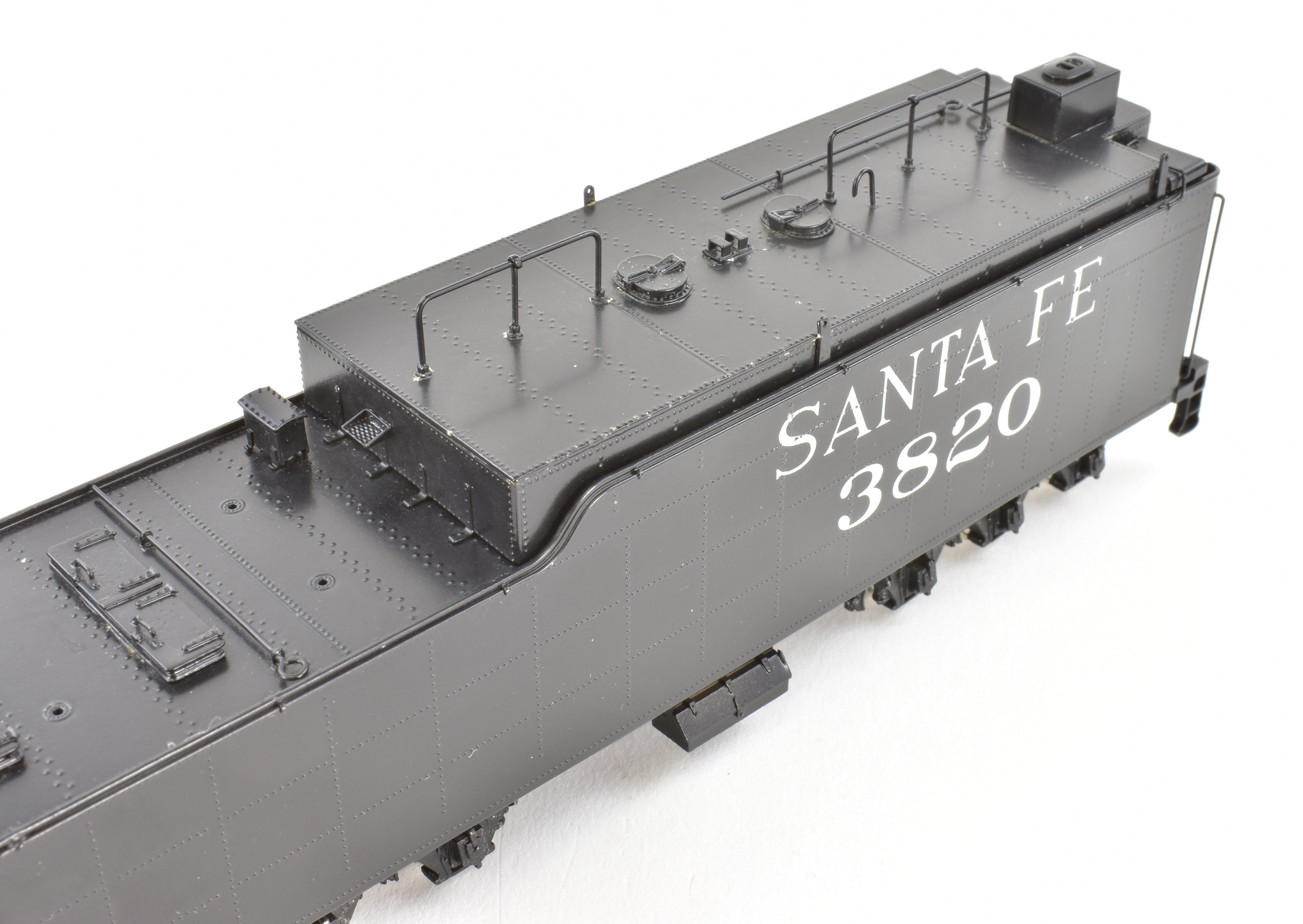 High - Quality HO Scale Brass Model Train Key Imports ATSF - Santa Fe 2 - 10 - 2 No. 3820 Factory - Painted CS - 52 for Model Railroading Enthusiasts