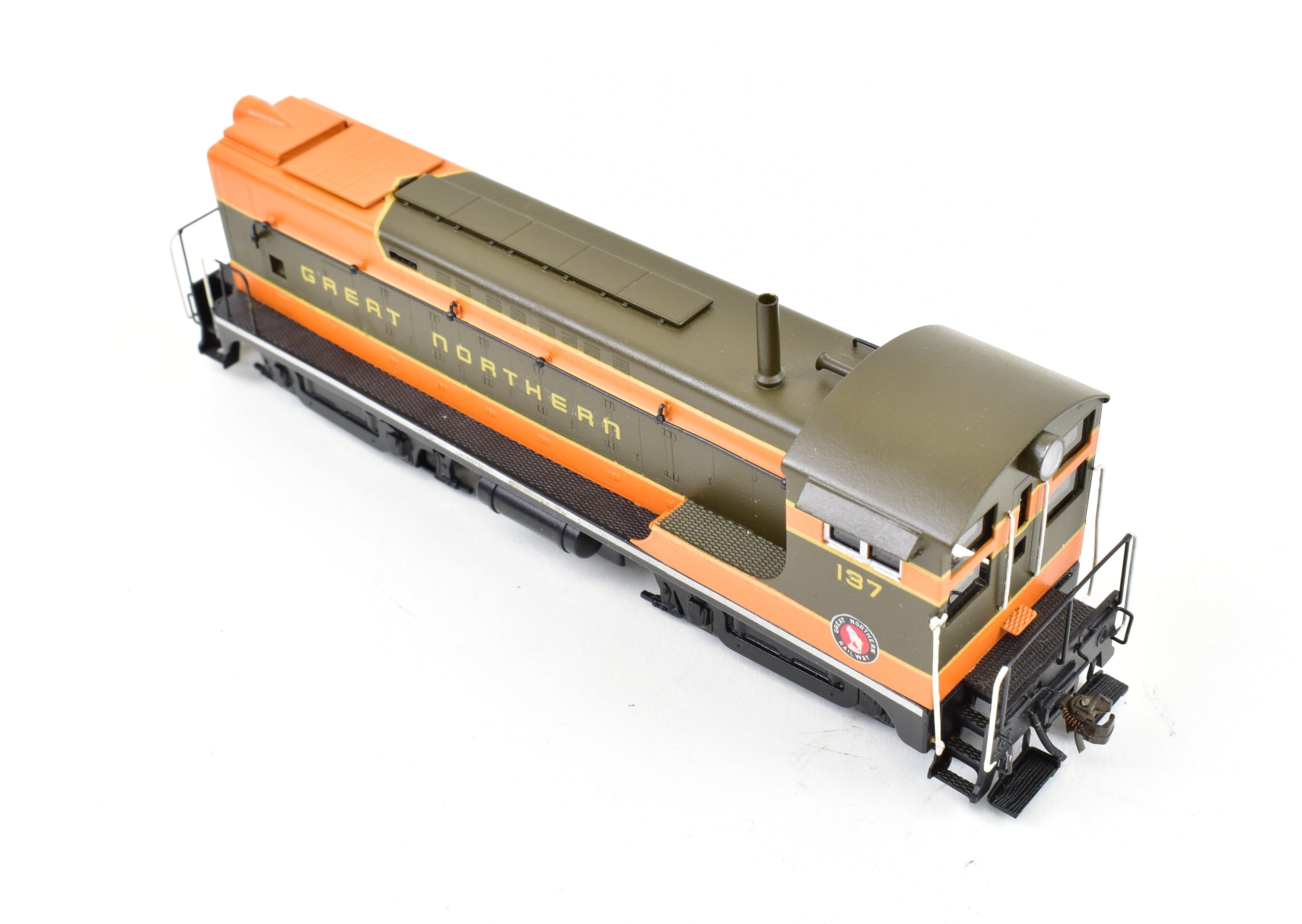 HO Scale Brass Hallmark Models GN - Great Northern Baldwin VO - 1000 Diesel Switcher Professionally Painted Model Train