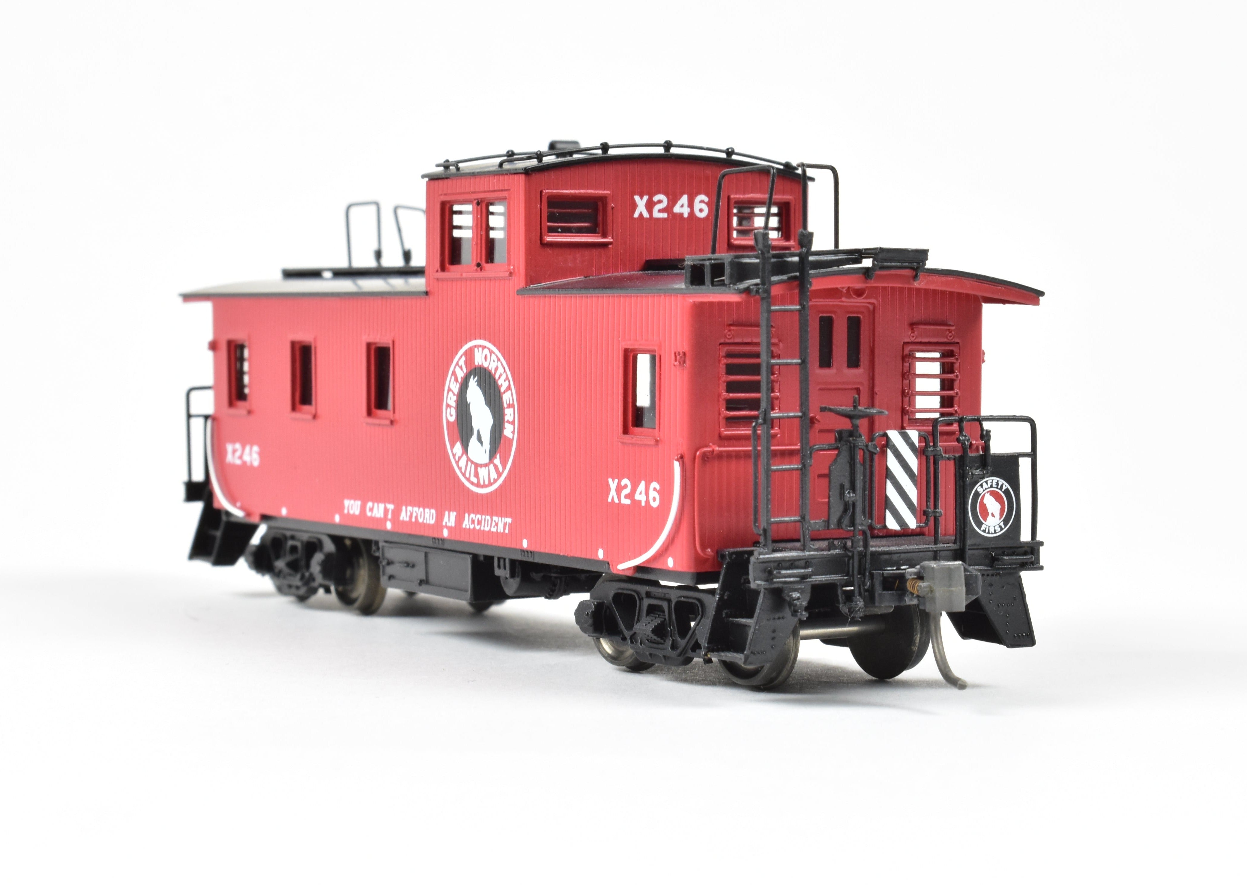HO Brass OMI Overland Models' Great Northern 30' Lighted Wood Sided Caboose #X246