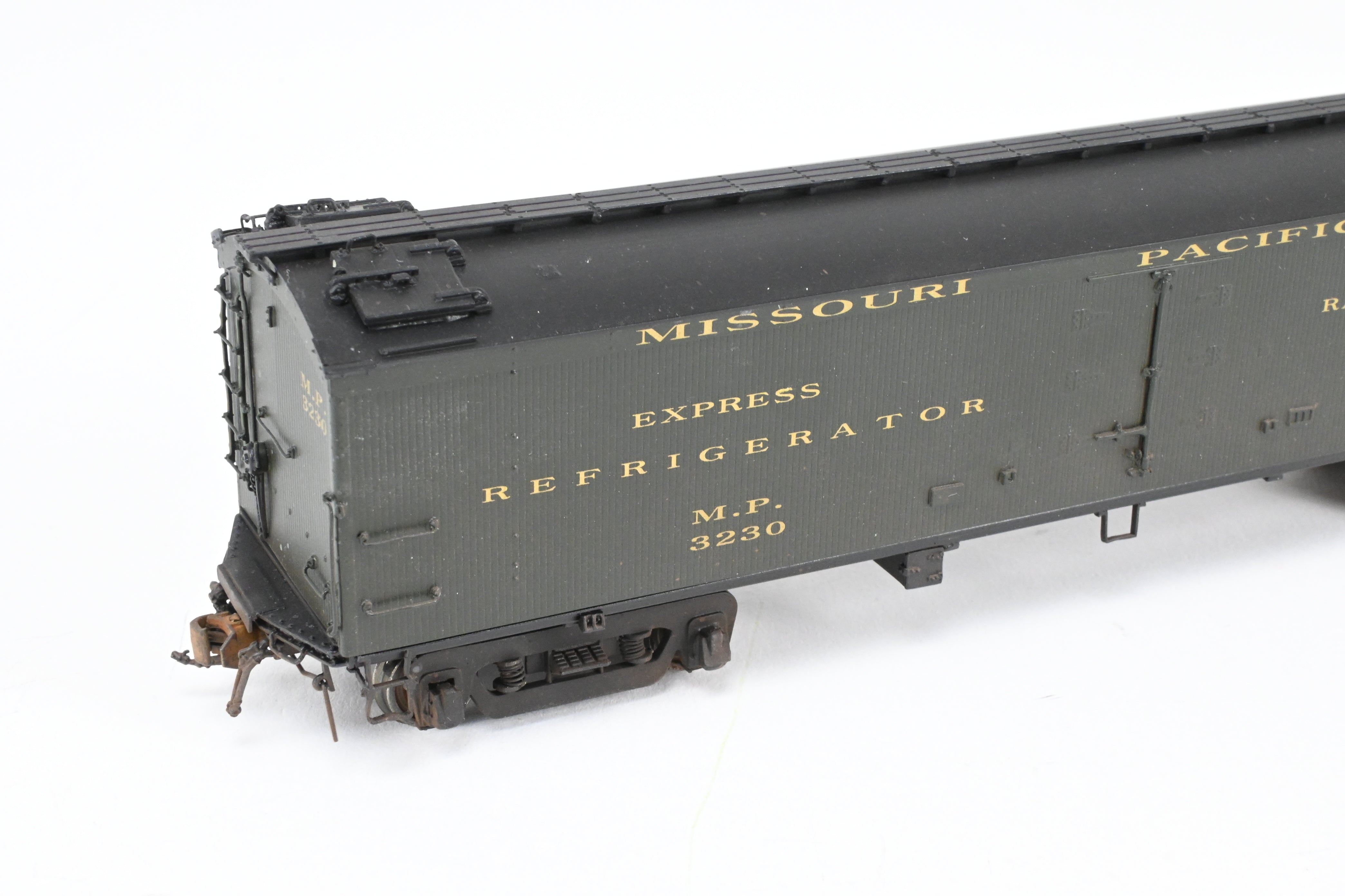 High - Quality HO Scale Brass Precision Scale Co. Missouri Pacific BR Class 53' 6 Reefer Model with Miner Brake System and FP Feature