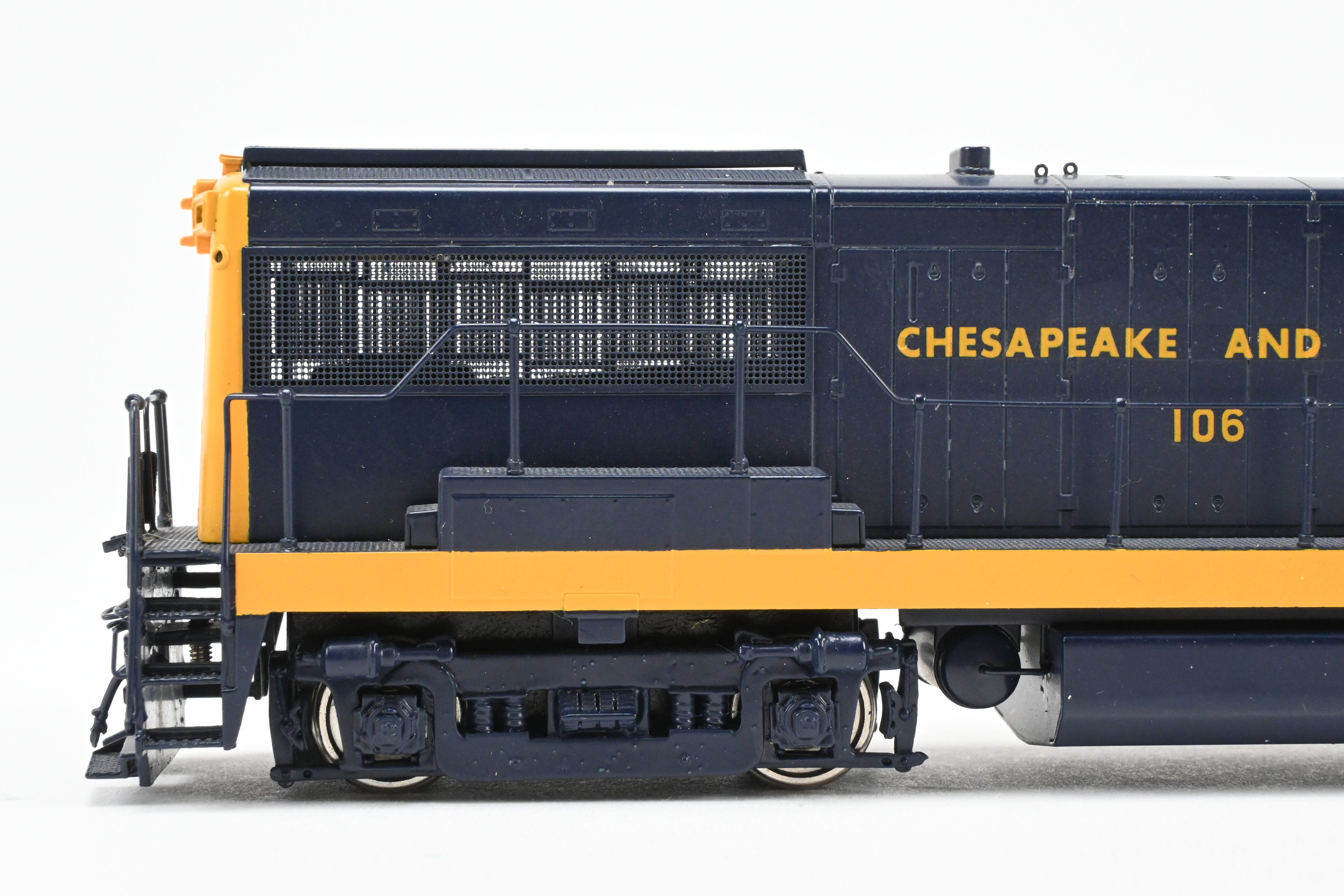 HO Brass Oriental Limited C&O GE U25B 2500 HP Low Hood Intermediate Factory-Painted Model