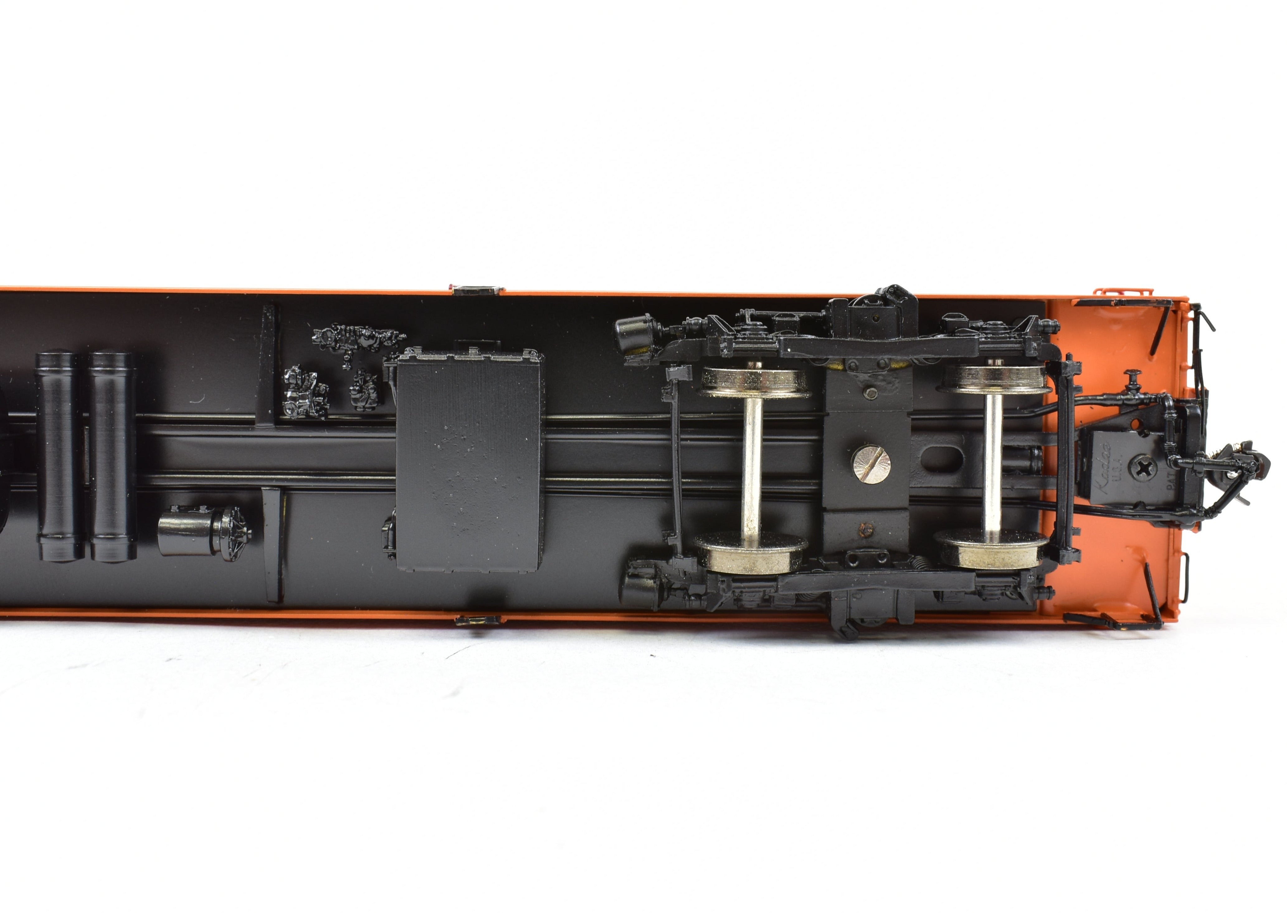 High - Quality HO Scale Brass Railway Classics Milwaukee Road Mail Express Car, Factory - Painted with Road Number 1213 from the 1948 Hiawatha Scheme