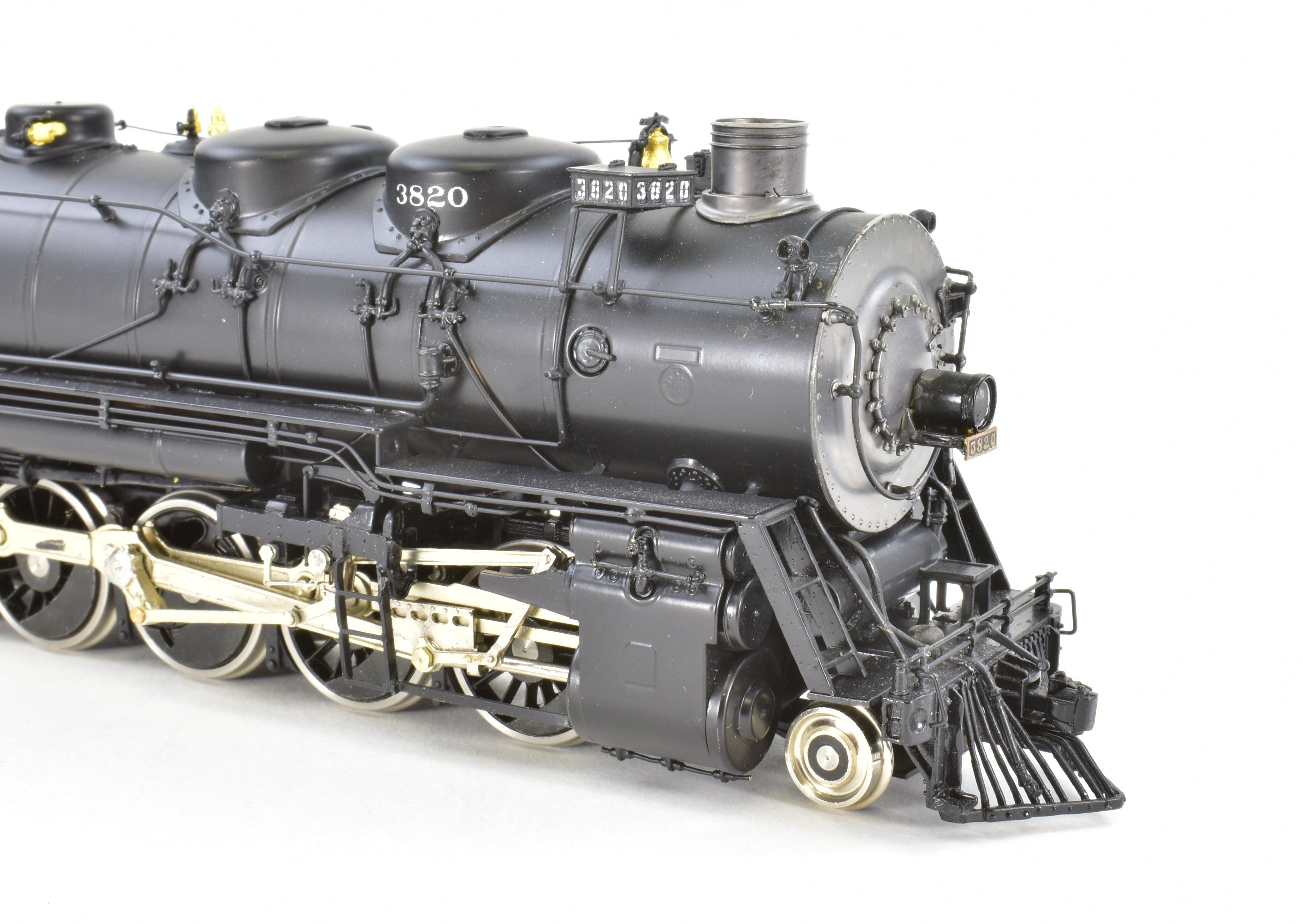 High - Quality HO Scale Brass Model Train Key Imports ATSF - Santa Fe 2 - 10 - 2 No. 3820 Factory - Painted CS - 52 for Model Railroading Enthusiasts