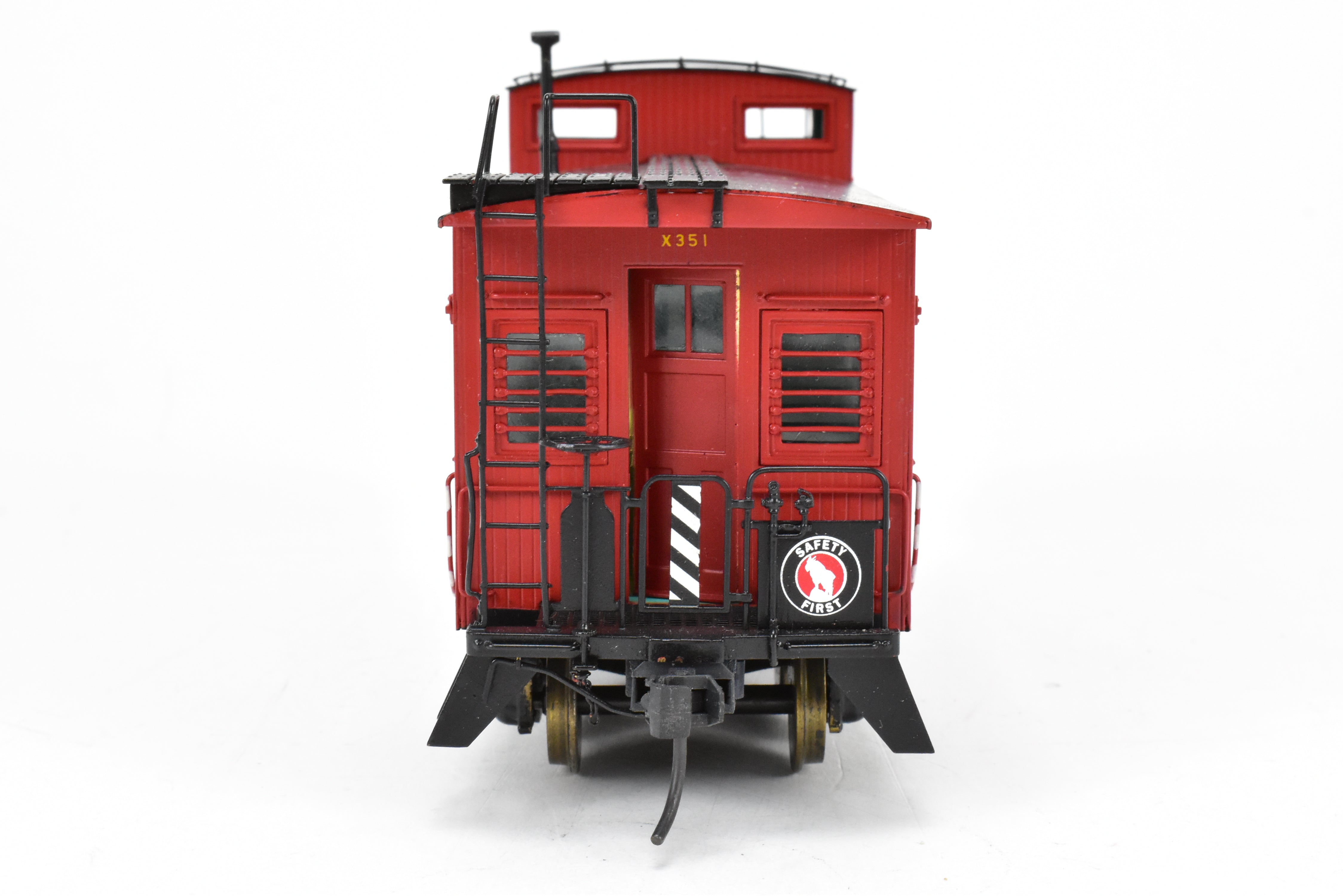 O Scale Oriental Limited Great Northern 25-Foot Wood Caboose CP #X351 with Slogan