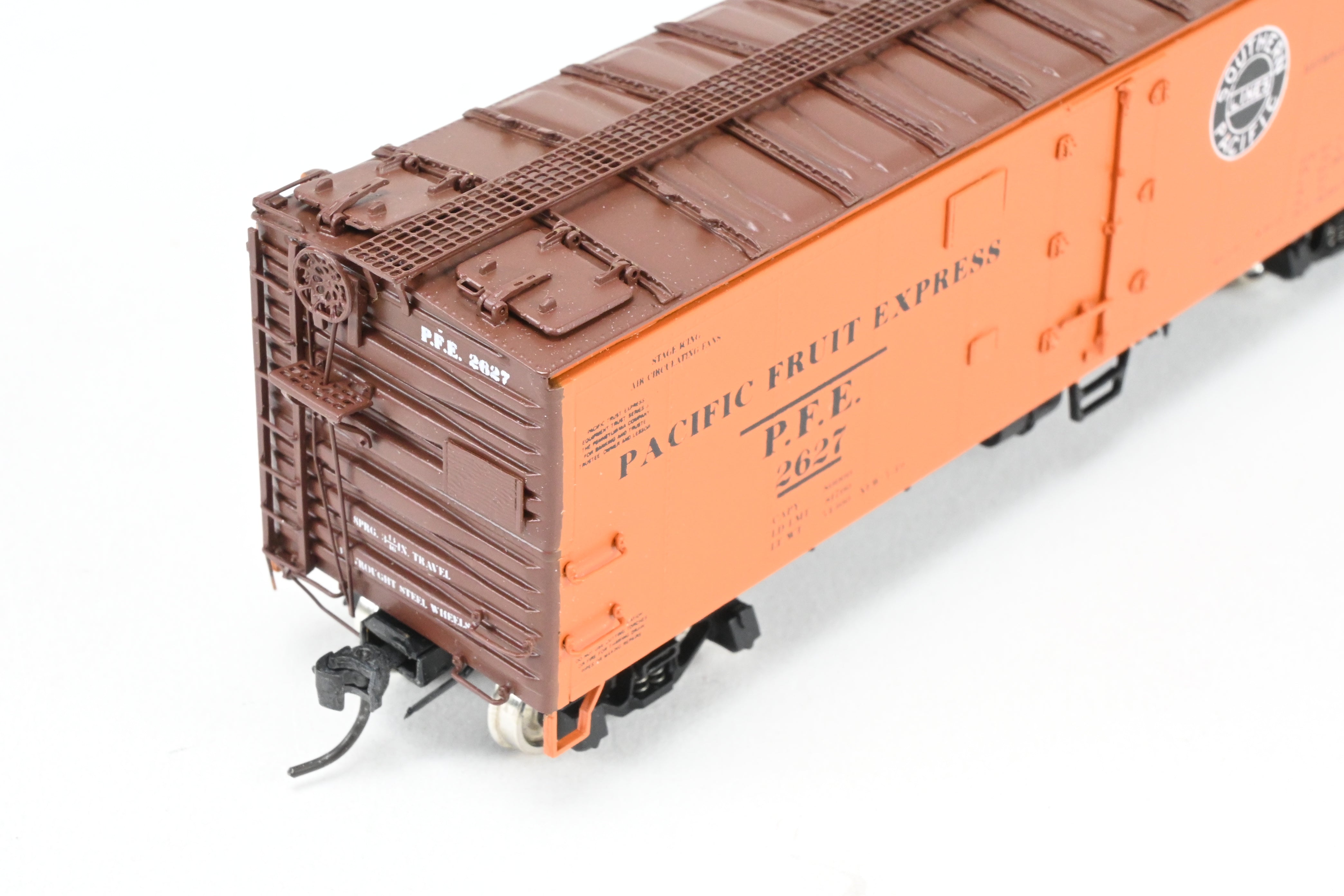 High - Quality HO Scale Brass CIL - Challenger Imports PFE - Pacific Fruit Express R - 40 - 25 Refrigerator Car Model, FP #2627