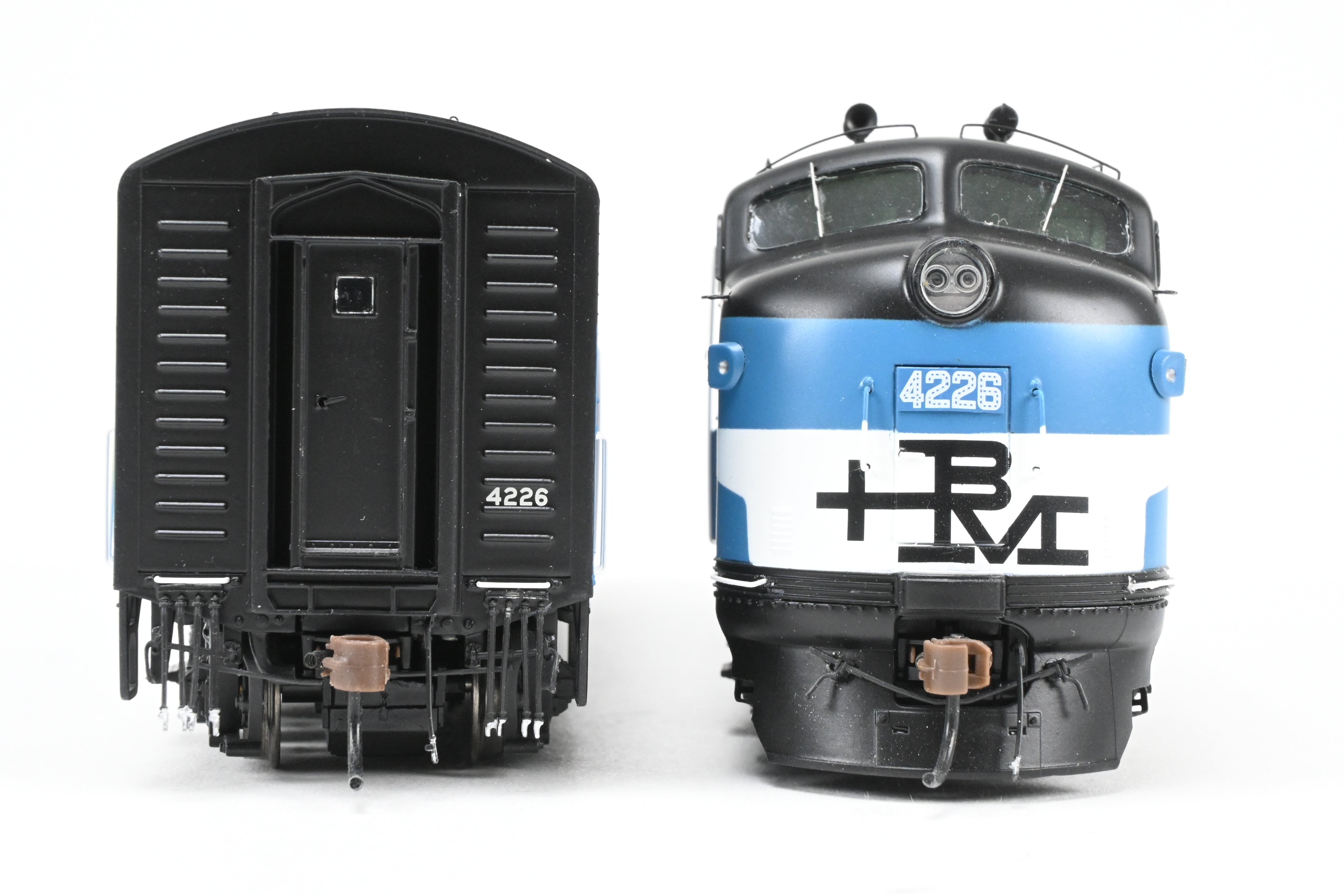 Athearn Genesis B&M Boston & Maine EMD F2-A/F2-B Passenger Set with Tsunami2 DCC & Sound