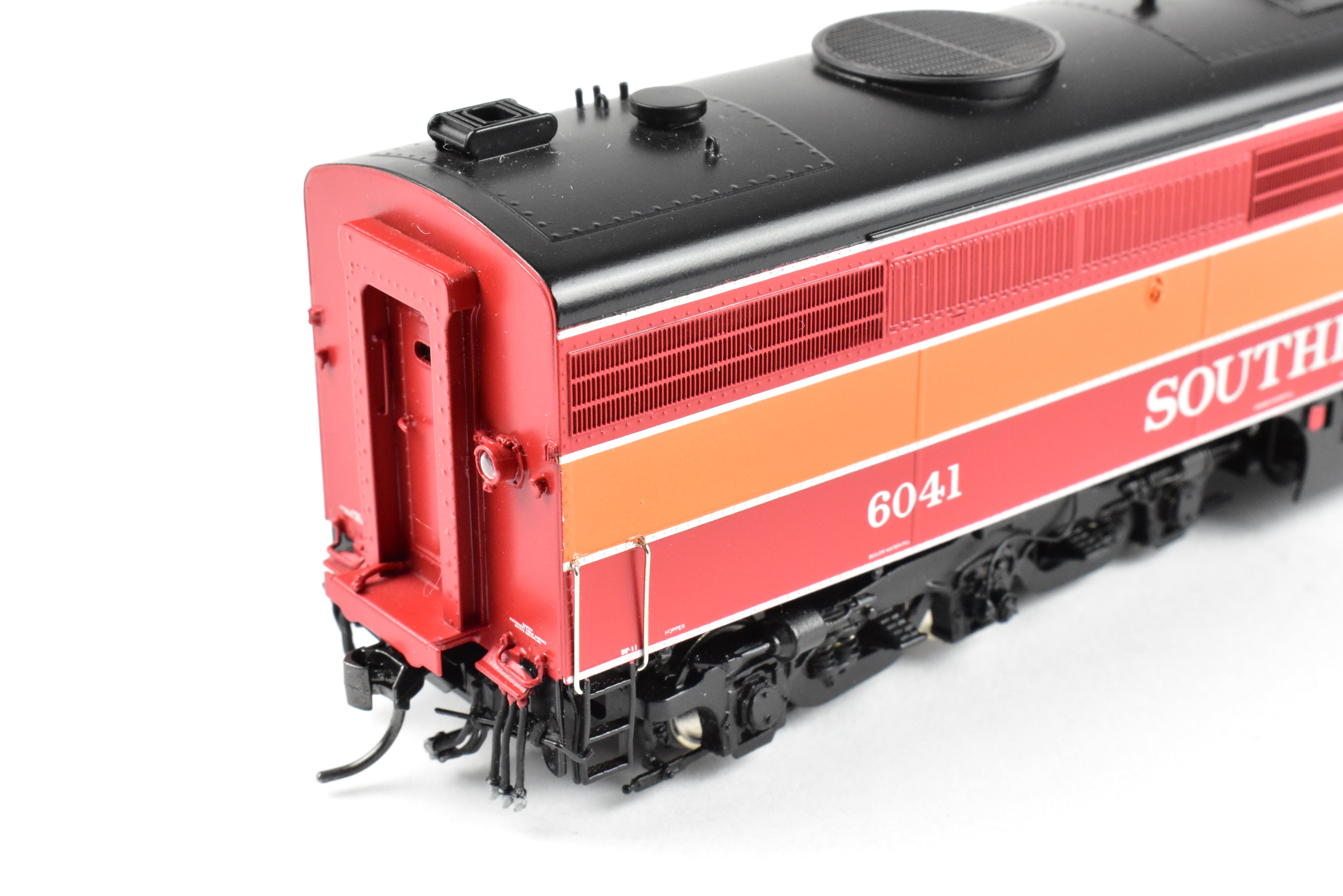 HO Scale Brass Union Terminal Imports Southern Pacific Alco PA - 2 Locomotive Model in Daylight Scheme, FP #6041