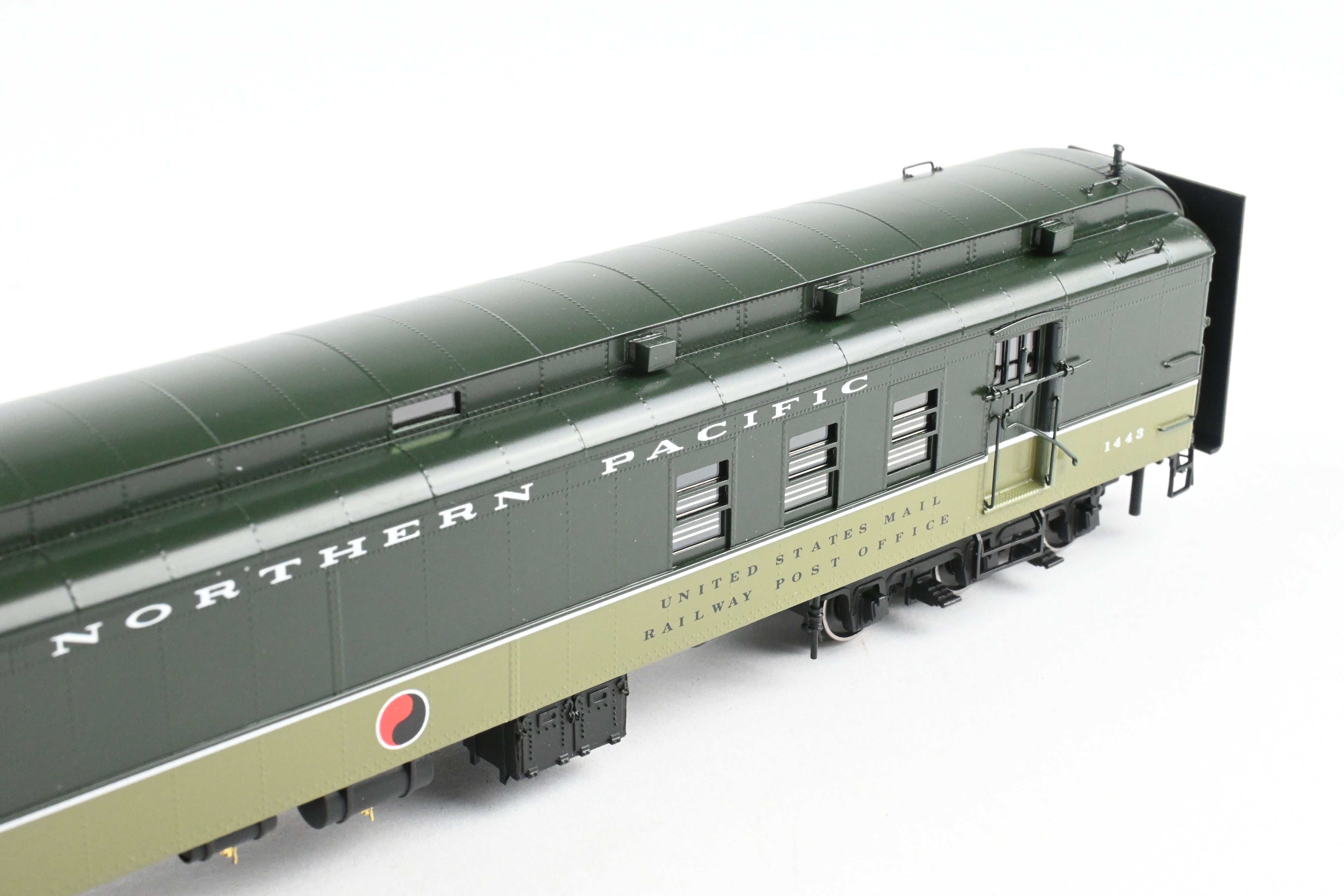 HO Scale Brass Northern Pacific Mail & Express Car FP Loewy No. 1443 by W&R Enterprises