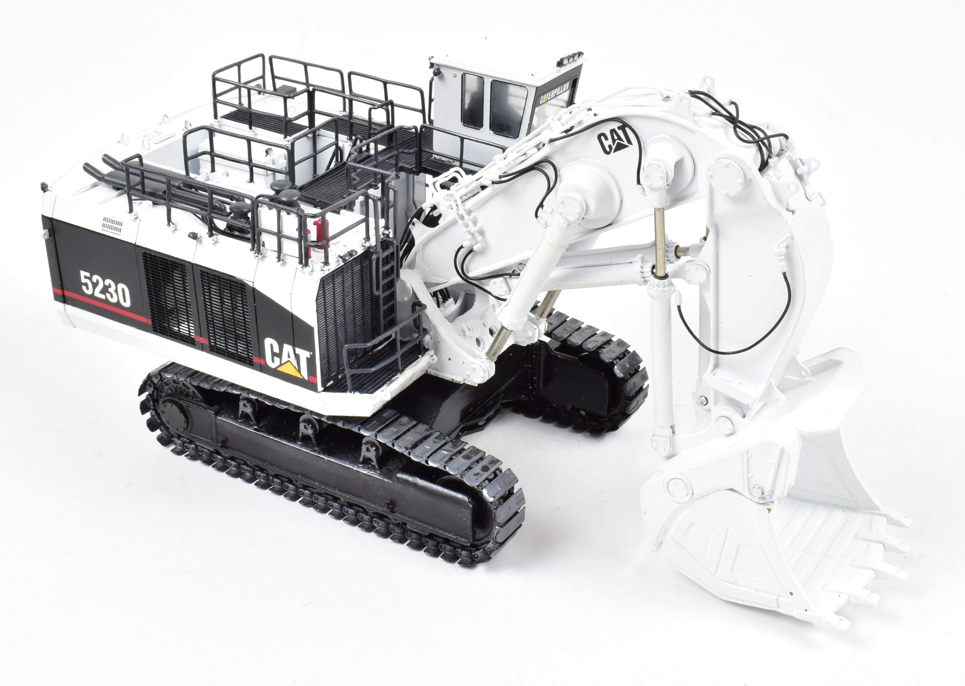 High - Quality HO Scale Brass Construction Caterpillar 5230 Front Shovel Mining Model in Classic White Color for Collectors