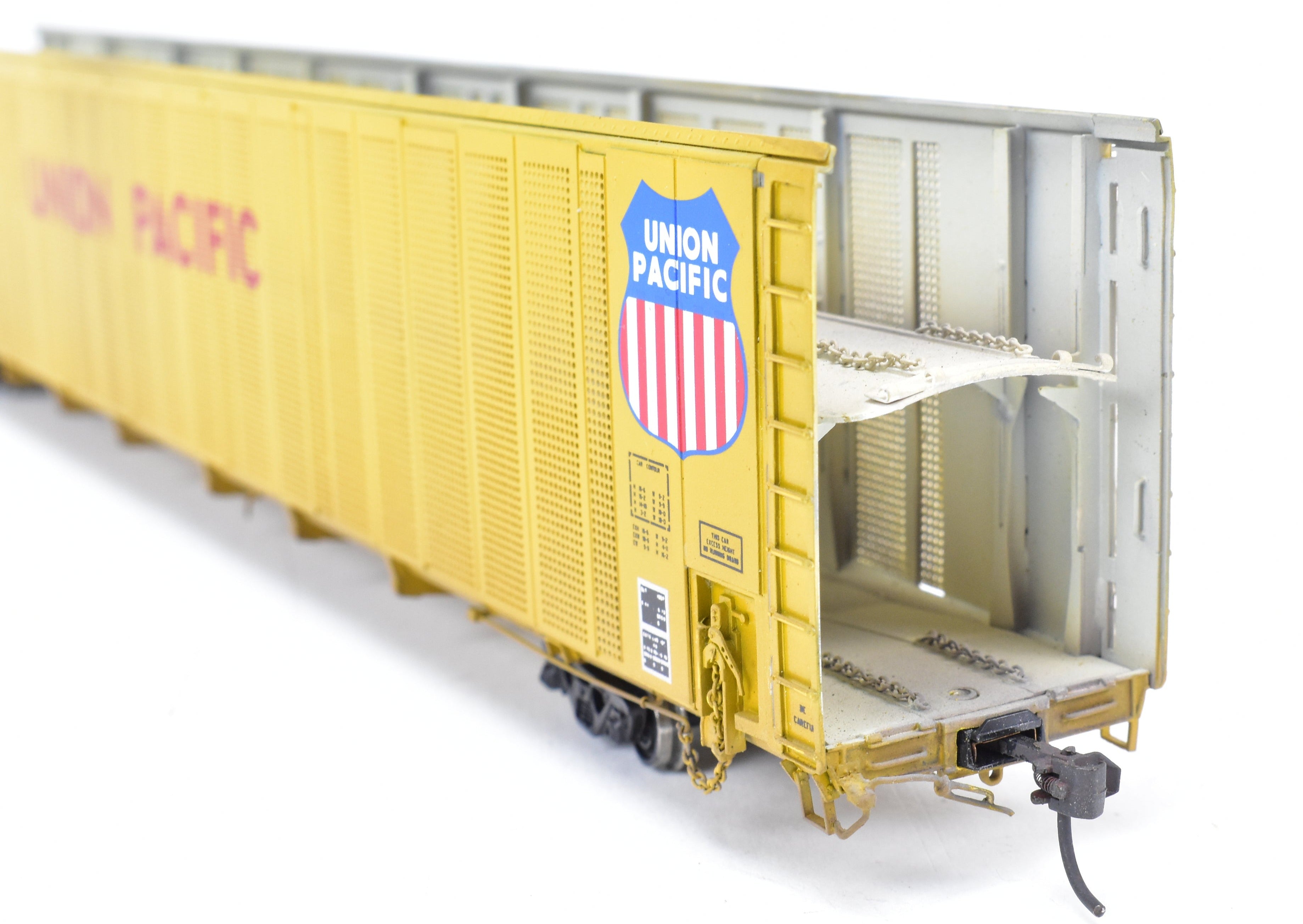 HO Scale Brass Model Railroad Auto Rack Bi - Level Freight Car by Overland Models, Inc. for Union Pacific, Safe - T - Pack Design, No. 800022