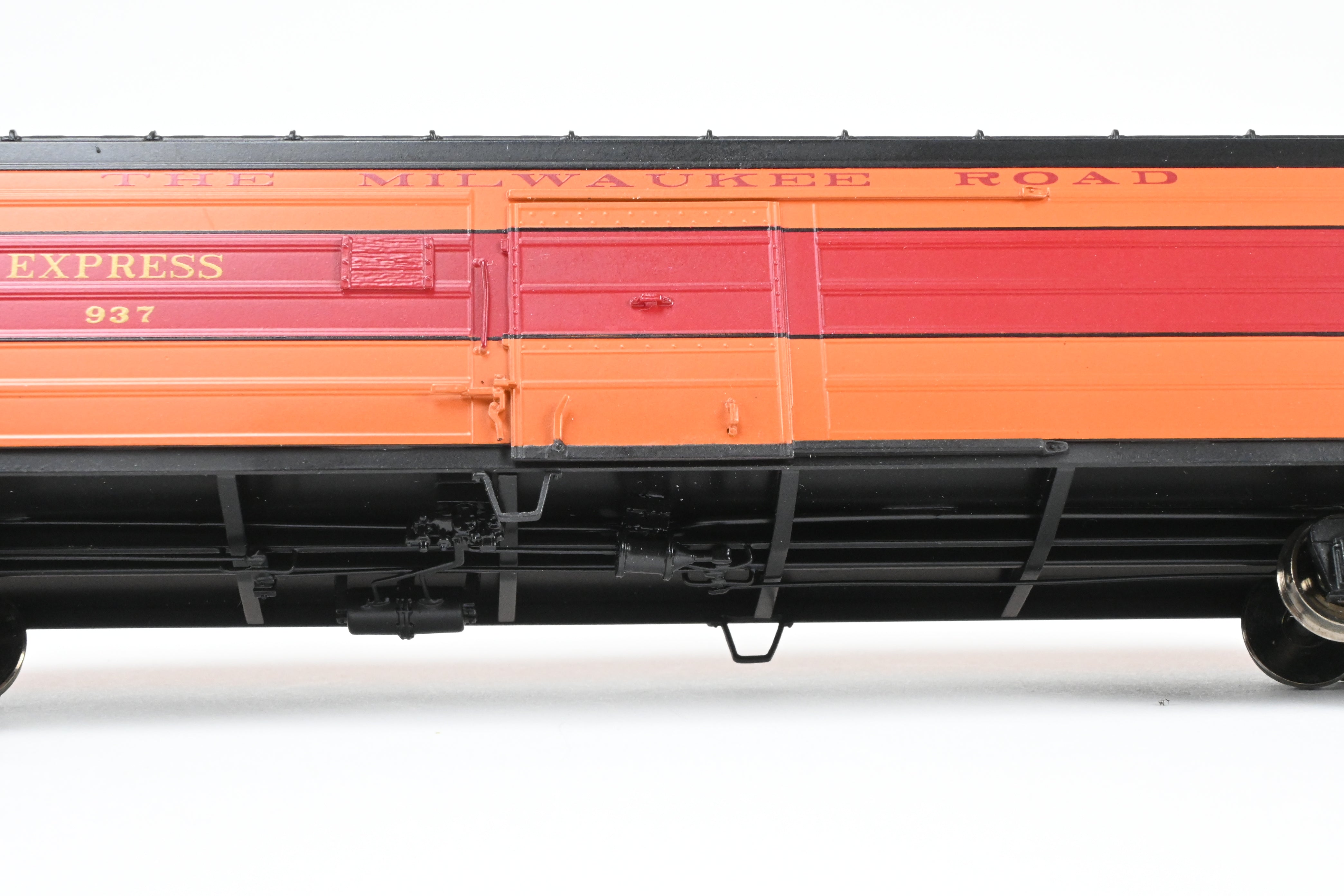 HO Scale Brass Model Railway Classics Milwaukee Road (MILW) 50-Foot Passenger Express Boxcar Factory Painted in 1952 Hiawatha Scheme with Road Number #937