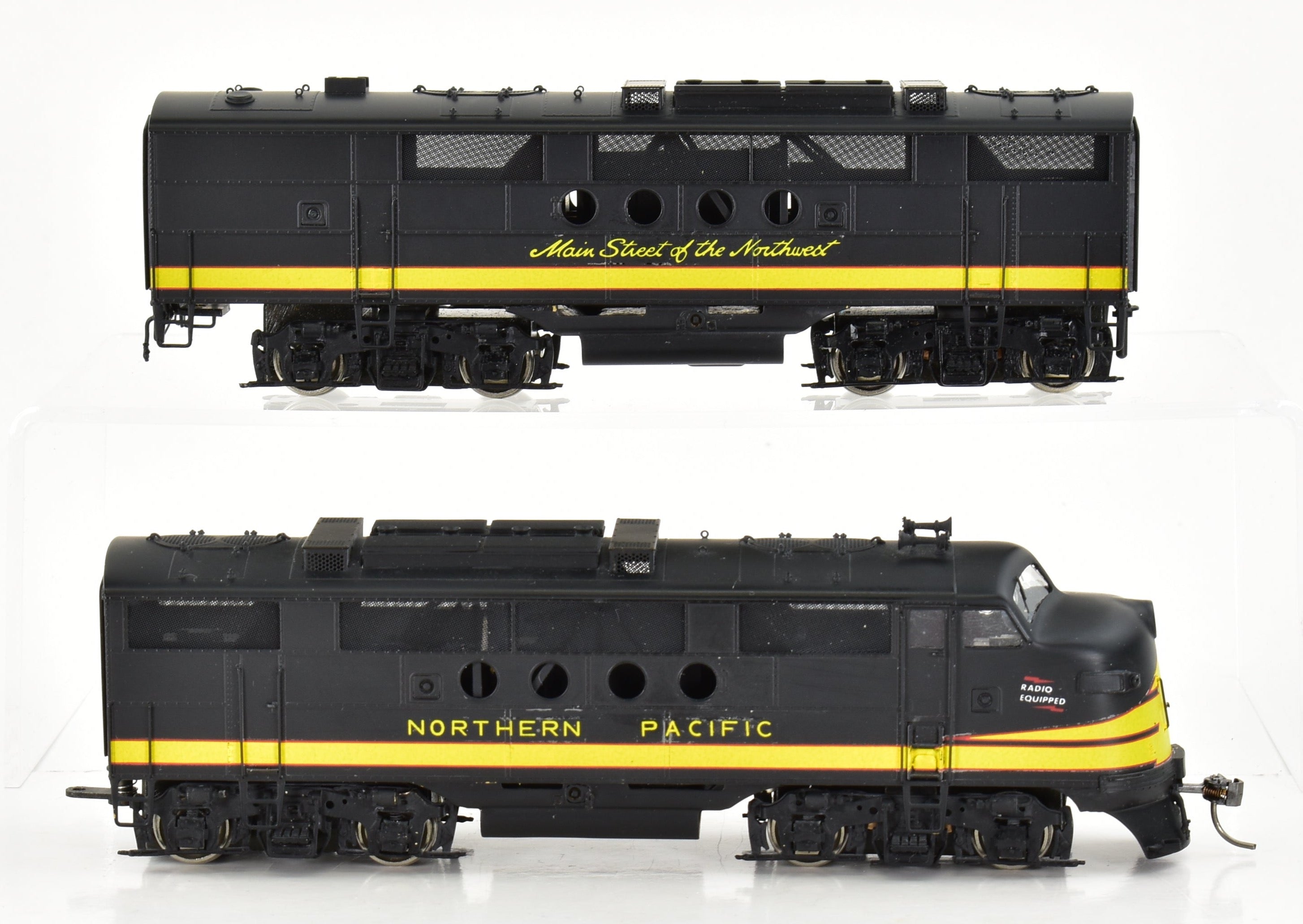 HO Scale Brass Hallmark Models NP - Northern Pacific EMC FT A/B Powered Factory - Painted Set