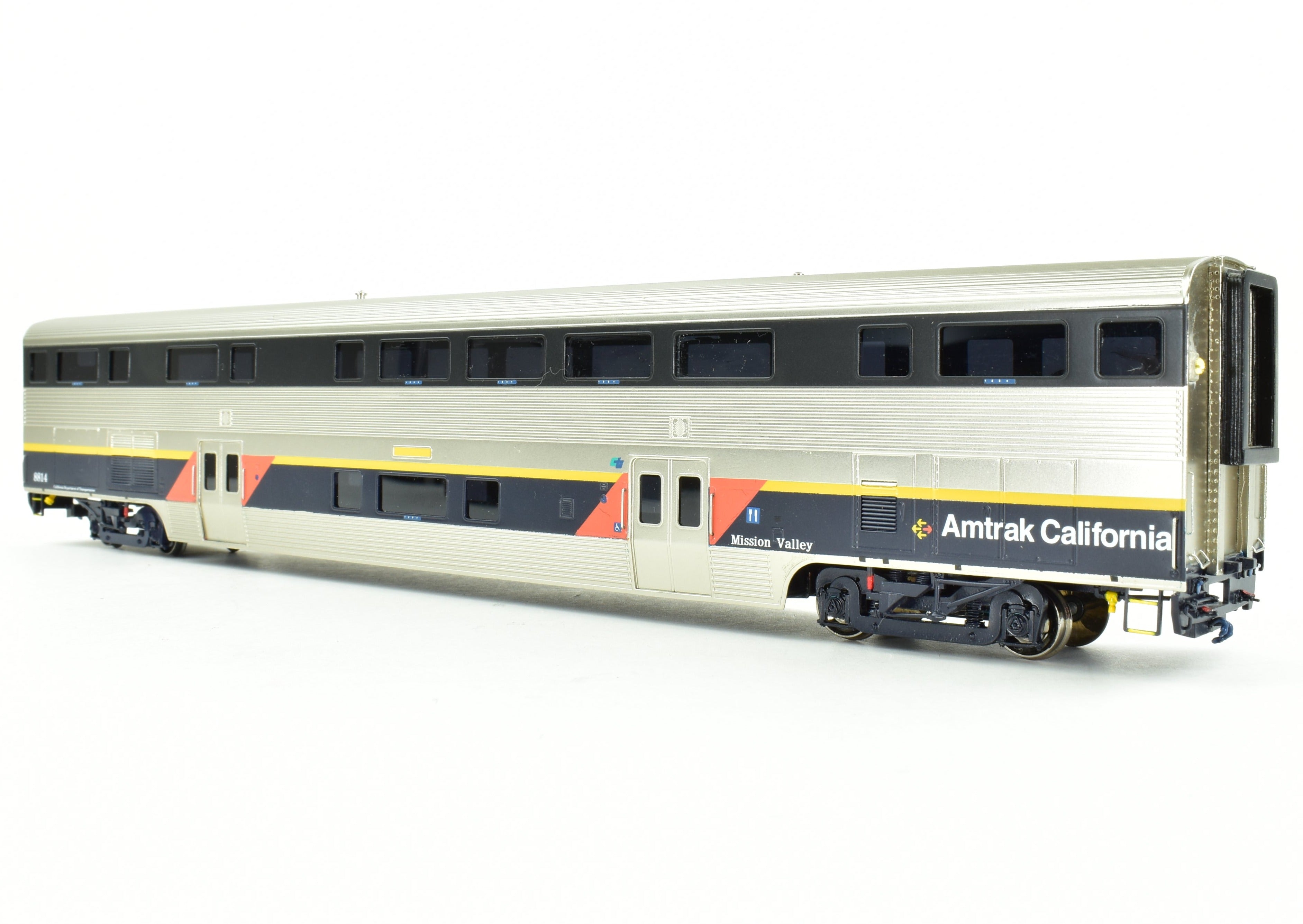 HO Scale Brass Amtrak California Dining Car Model by Overland Models, Inc.