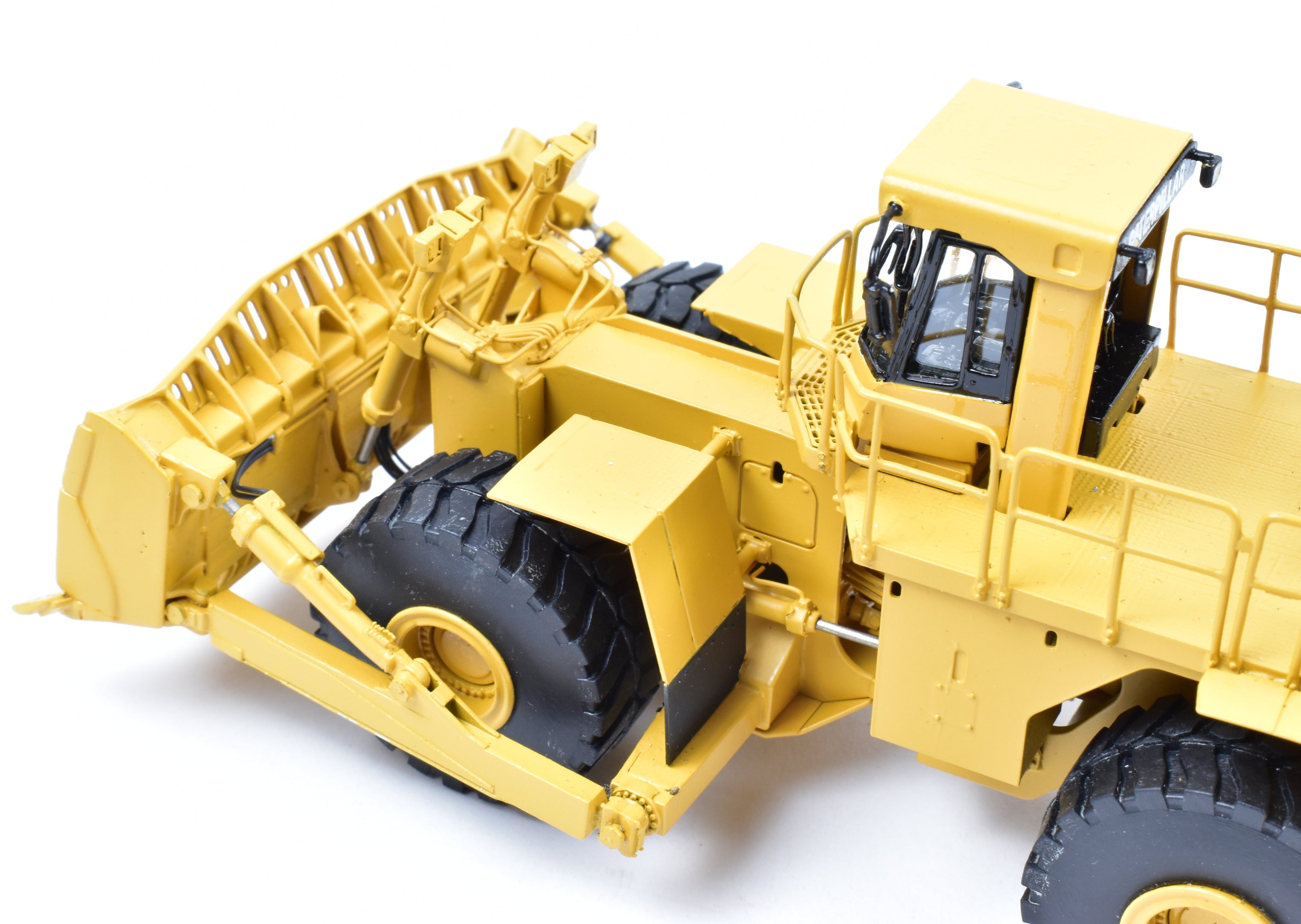 High - Quality HO Scale Brass Construction Model - Caterpillar 854G Wheel Dozer with Factory - Painted Finish, Imported from Korea