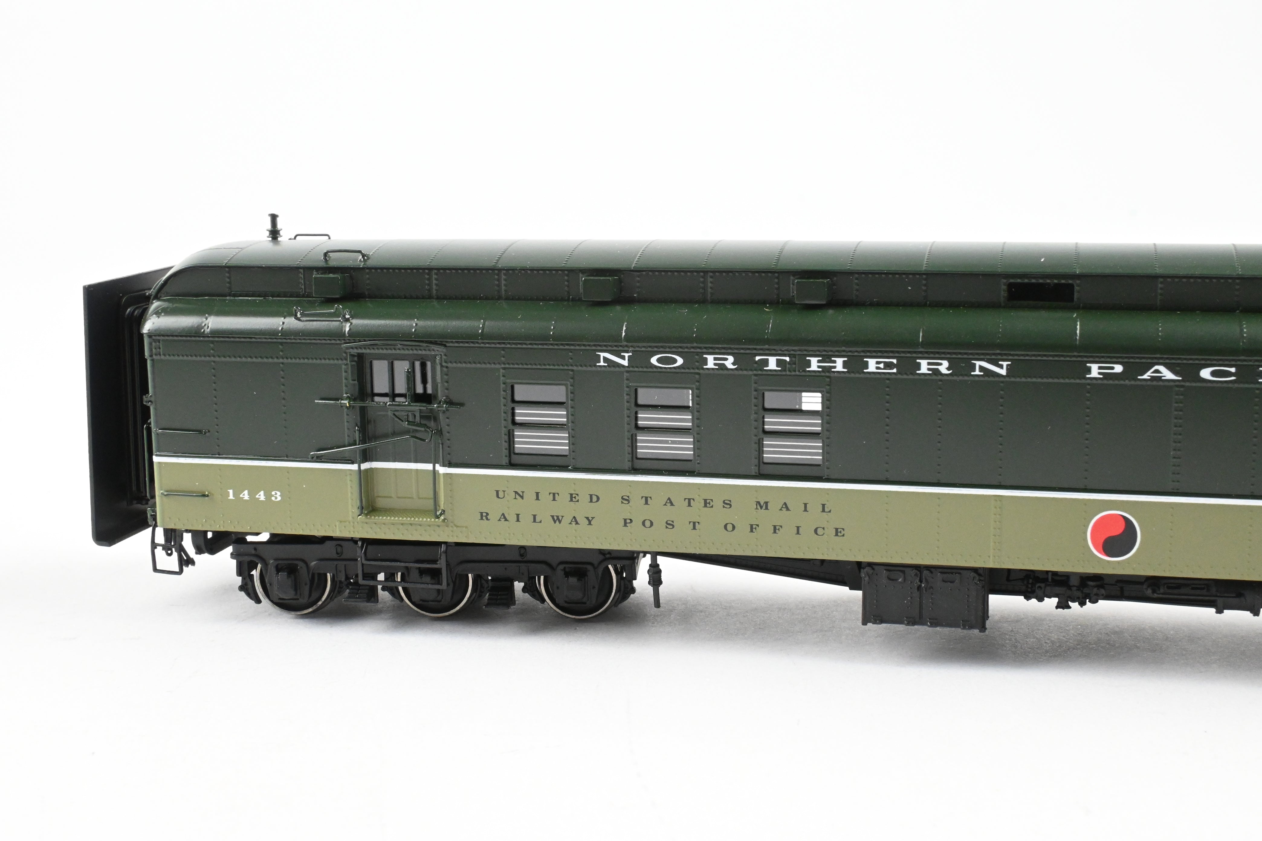 HO Scale Brass Northern Pacific Mail & Express Car FP Loewy No. 1443 by W&R Enterprises