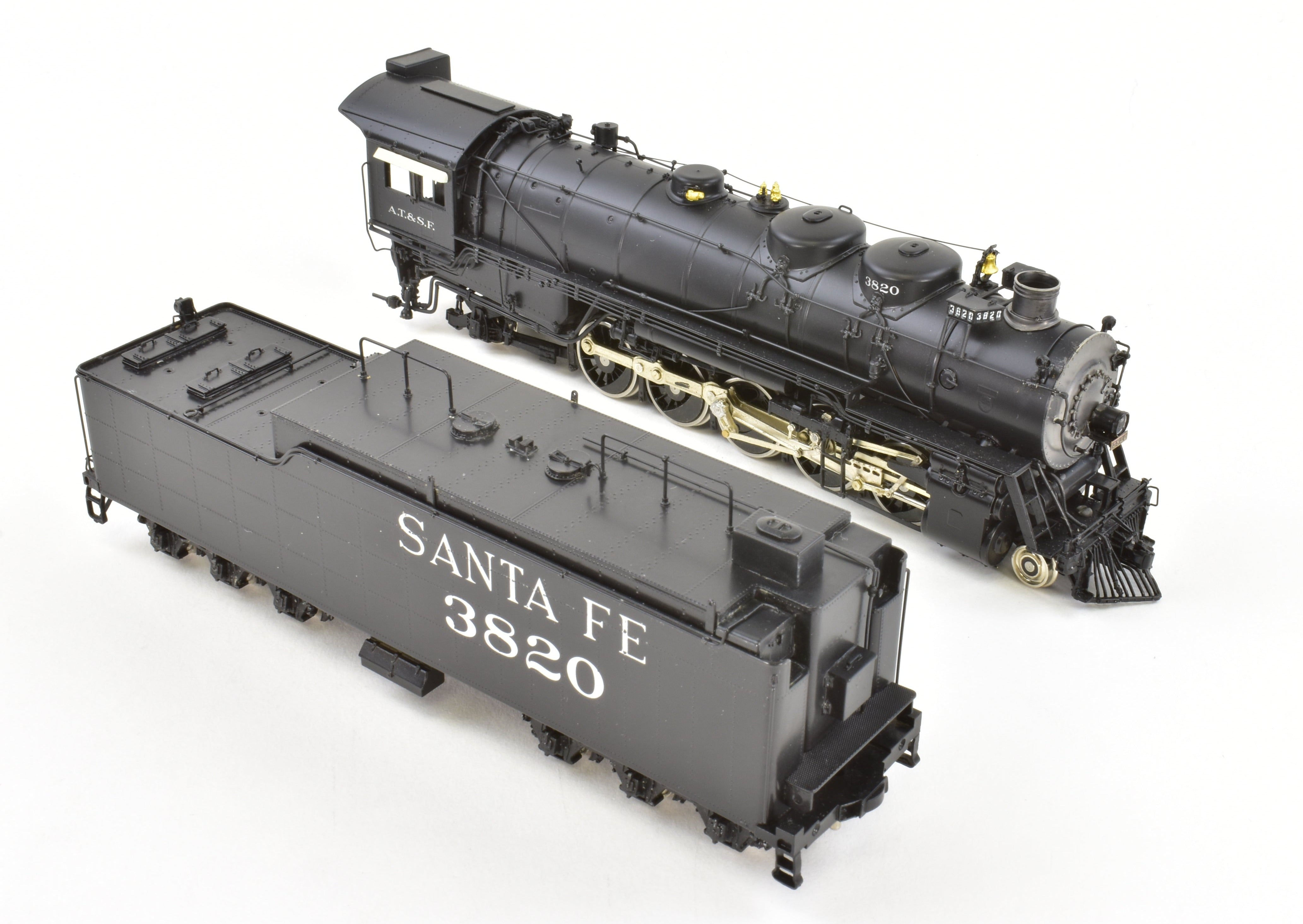 High - Quality HO Scale Brass Model Train Key Imports ATSF - Santa Fe 2 - 10 - 2 No. 3820 Factory - Painted CS - 52 for Model Railroading Enthusiasts