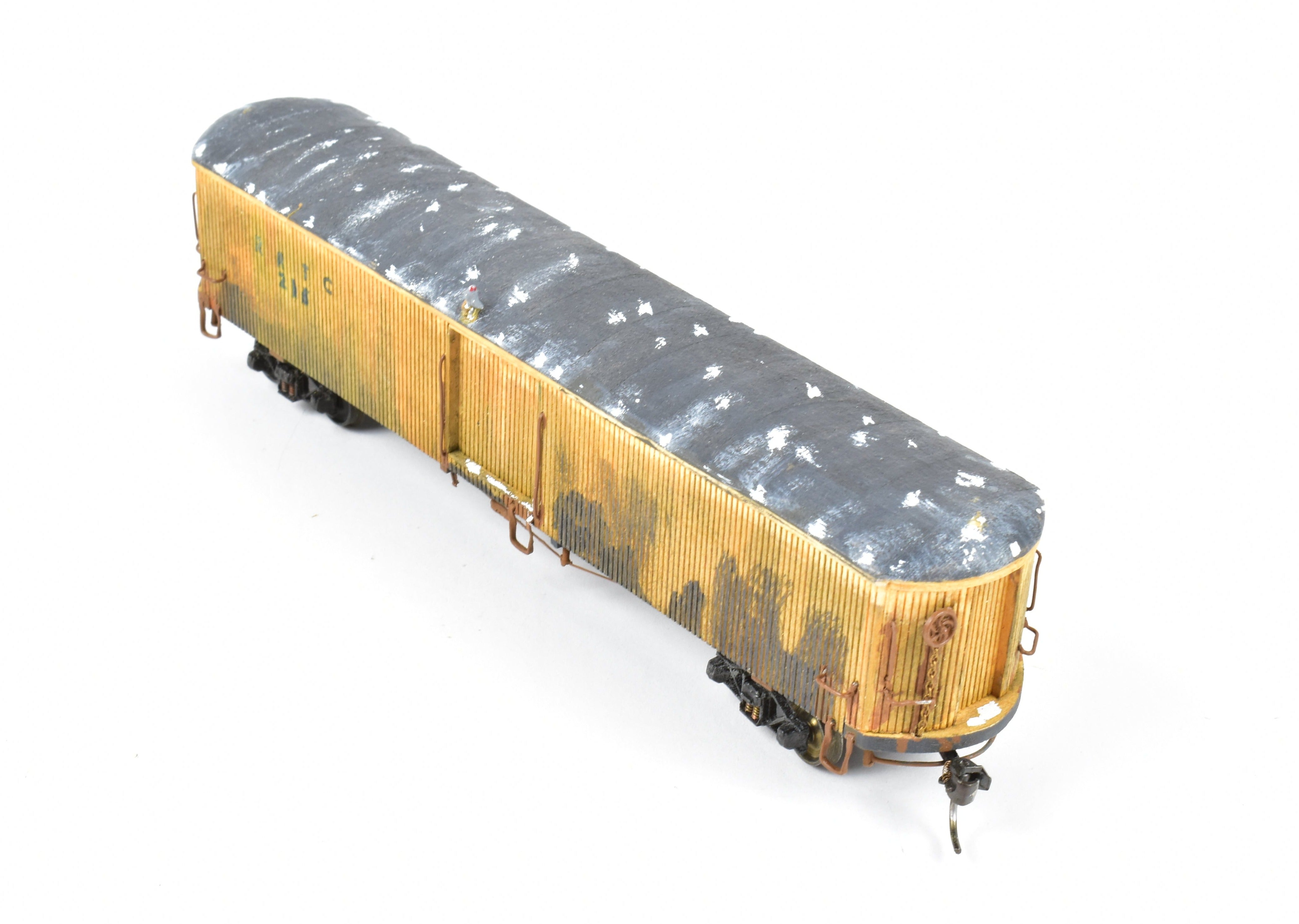 HO La Belle Woodworking Yellow #215 Fully Assembled Weathered Freight/Baggage Trailer