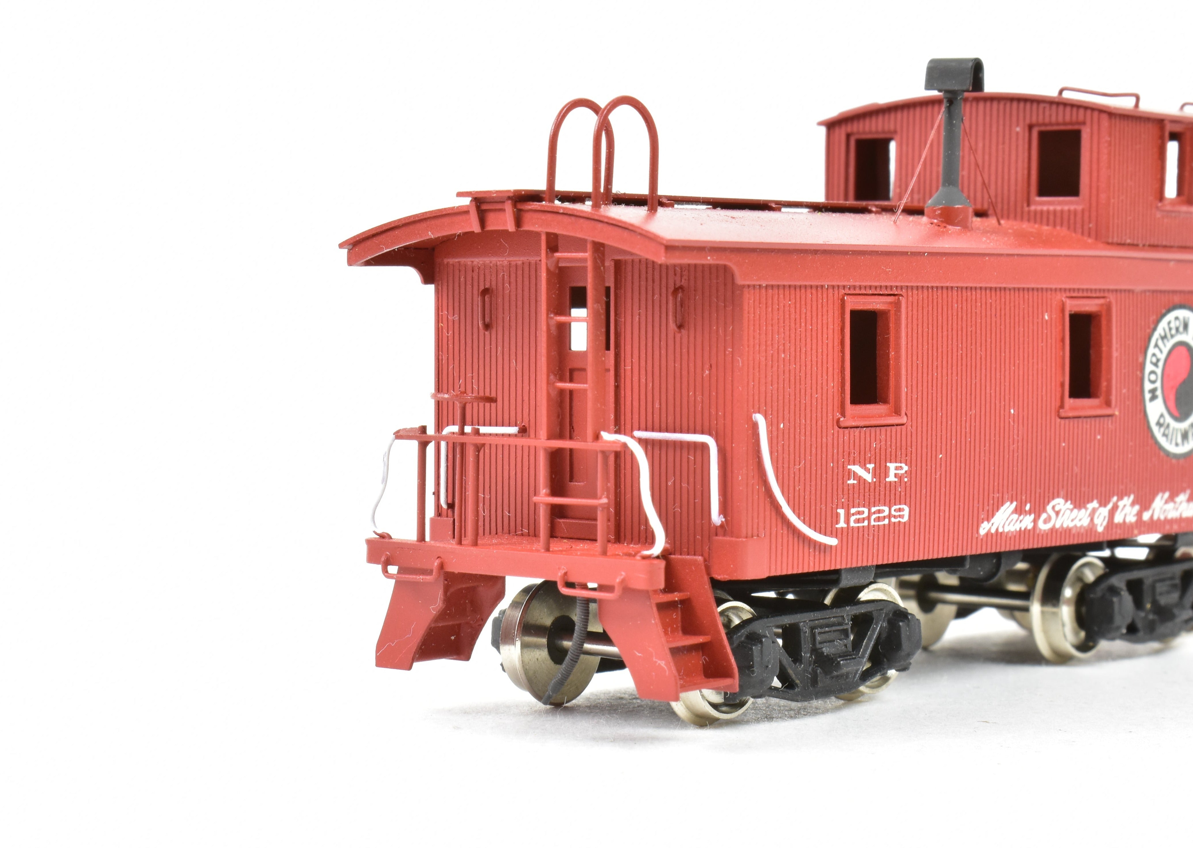 Custom Painted HO Scale Brass Wood Caboose Model of Northwest Short Line and Northern Pacific Railroads