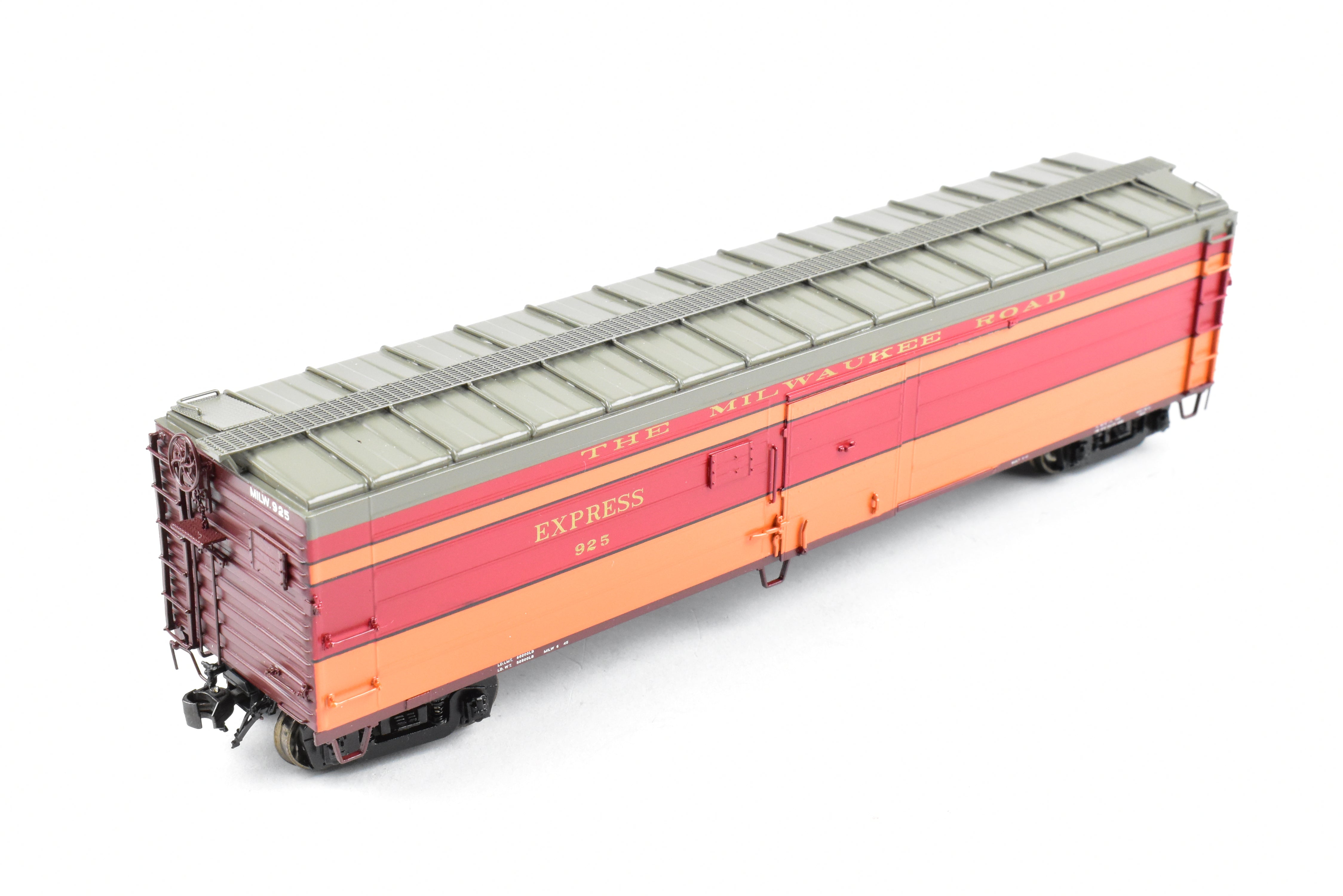 High - Quality HO Scale Brass Railway Classics MILW - Milwaukee Road 50 - Foot Passenger Express Boxcar with 1948 Factory Paint Scheme and Road Number #925