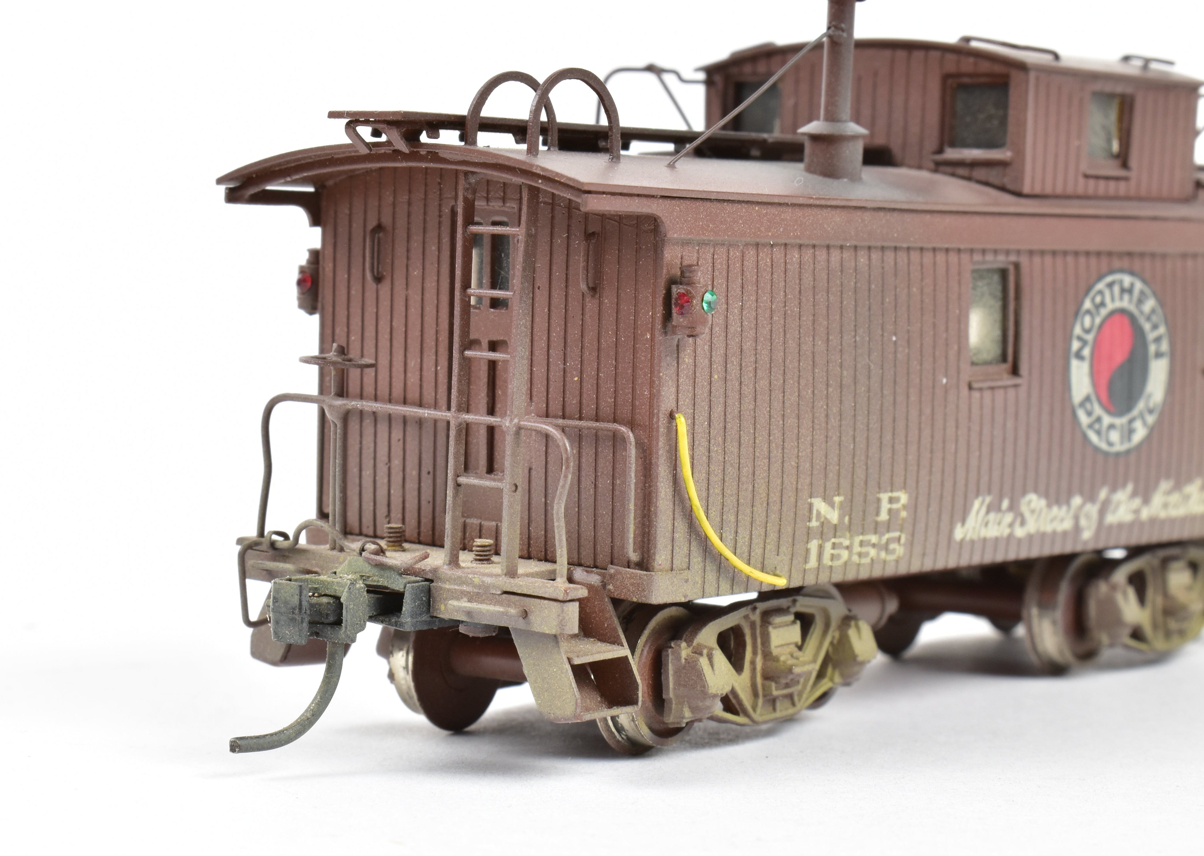 HO Scale Brass PFM - United Custom - Painted Northern Pacific Wood Caboose Model for Train Enthusiasts