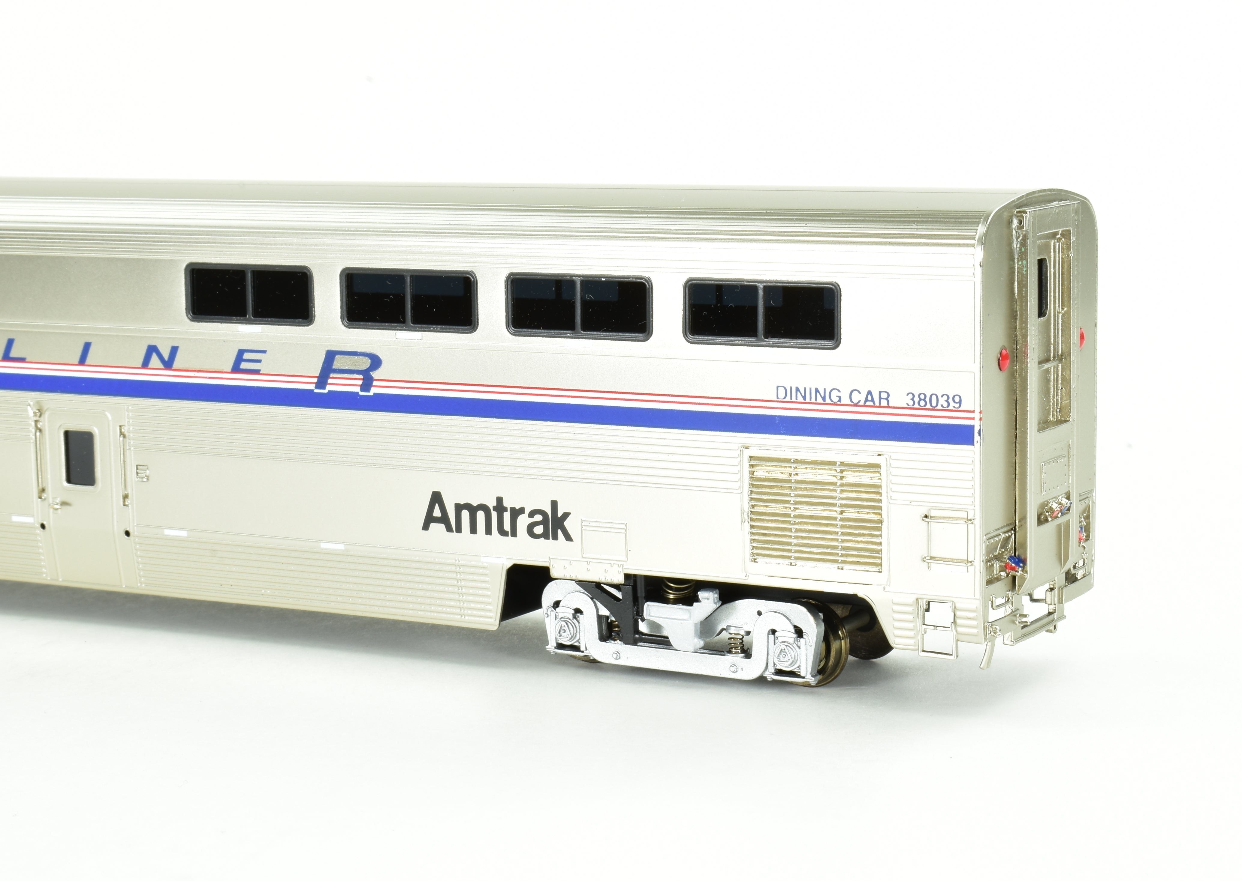 HO Scale Brass Model Train CON OMI - Overland Models, Inc. Amtrak Superliner II Dining Car Factory Painted with Road Number 38039