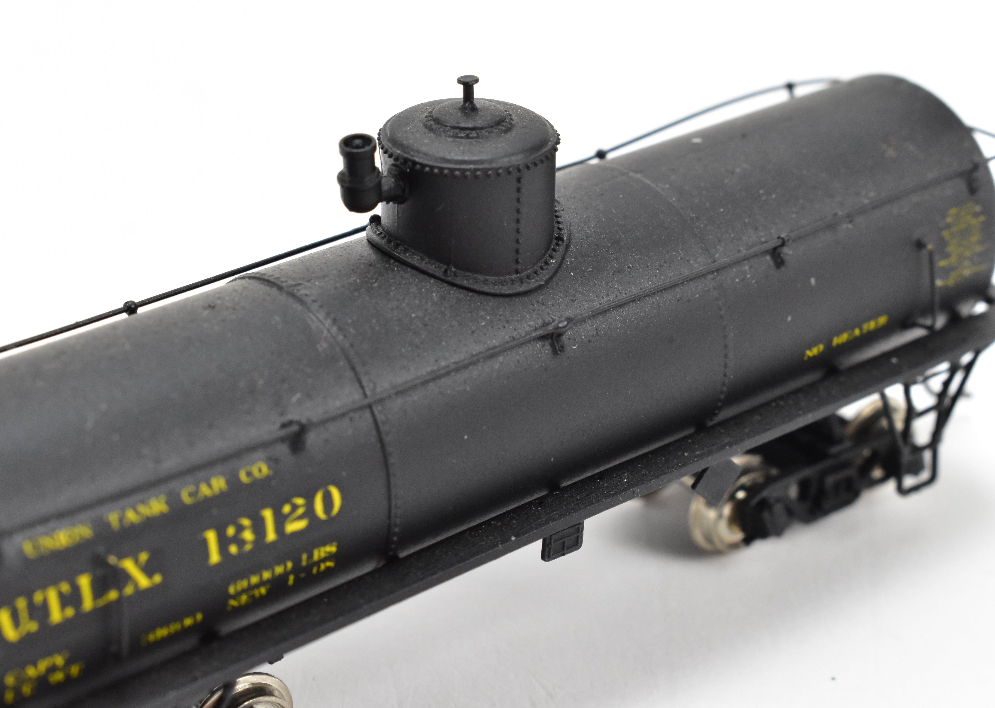 HOn3 UTLX Frameless Plastic Tank Car by Precision Scale Co., Assembled & Custom Painted