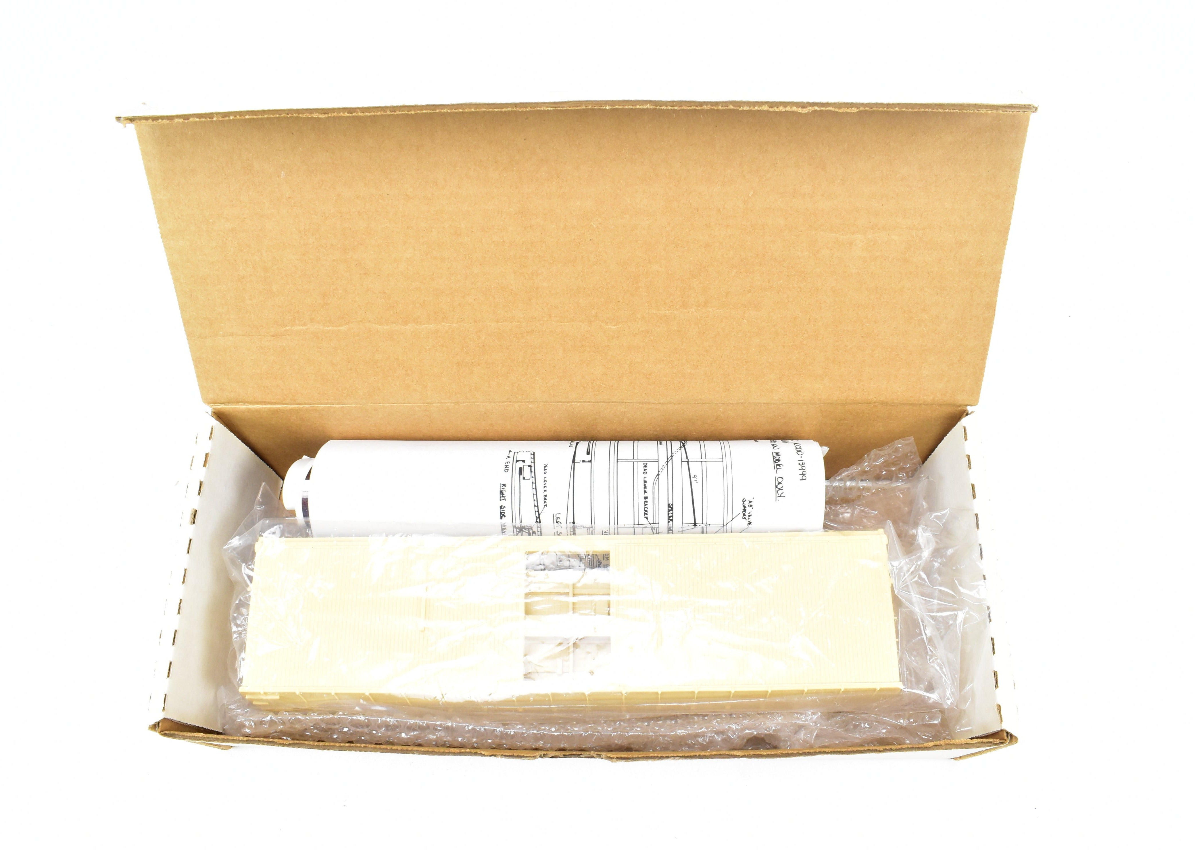 O Scale Chooch Ultra Scale Resin Kit: NP Northern Pacific 10000 Series Round Roof Box Car