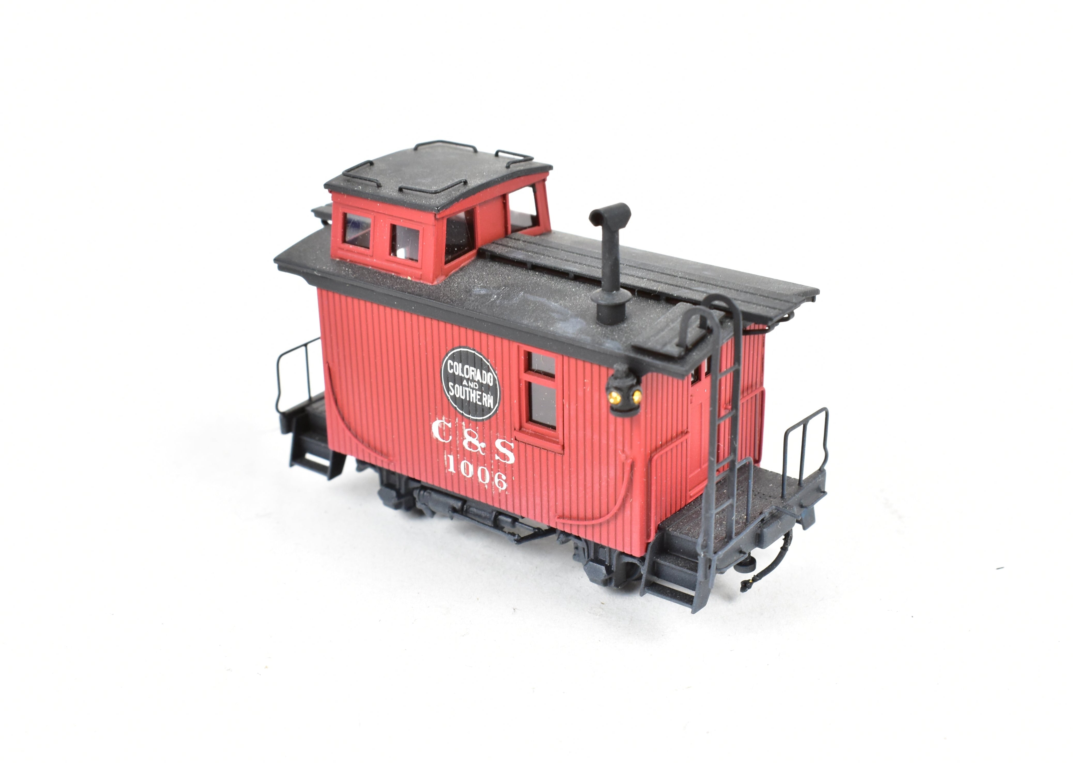 HOn3 Scale Brass Pacific Fast Mail (PFM) - United C&S - Colorado & Southern 2-Axle Custom - Painted Caboose Model #1006 for Railway Enthusiasts