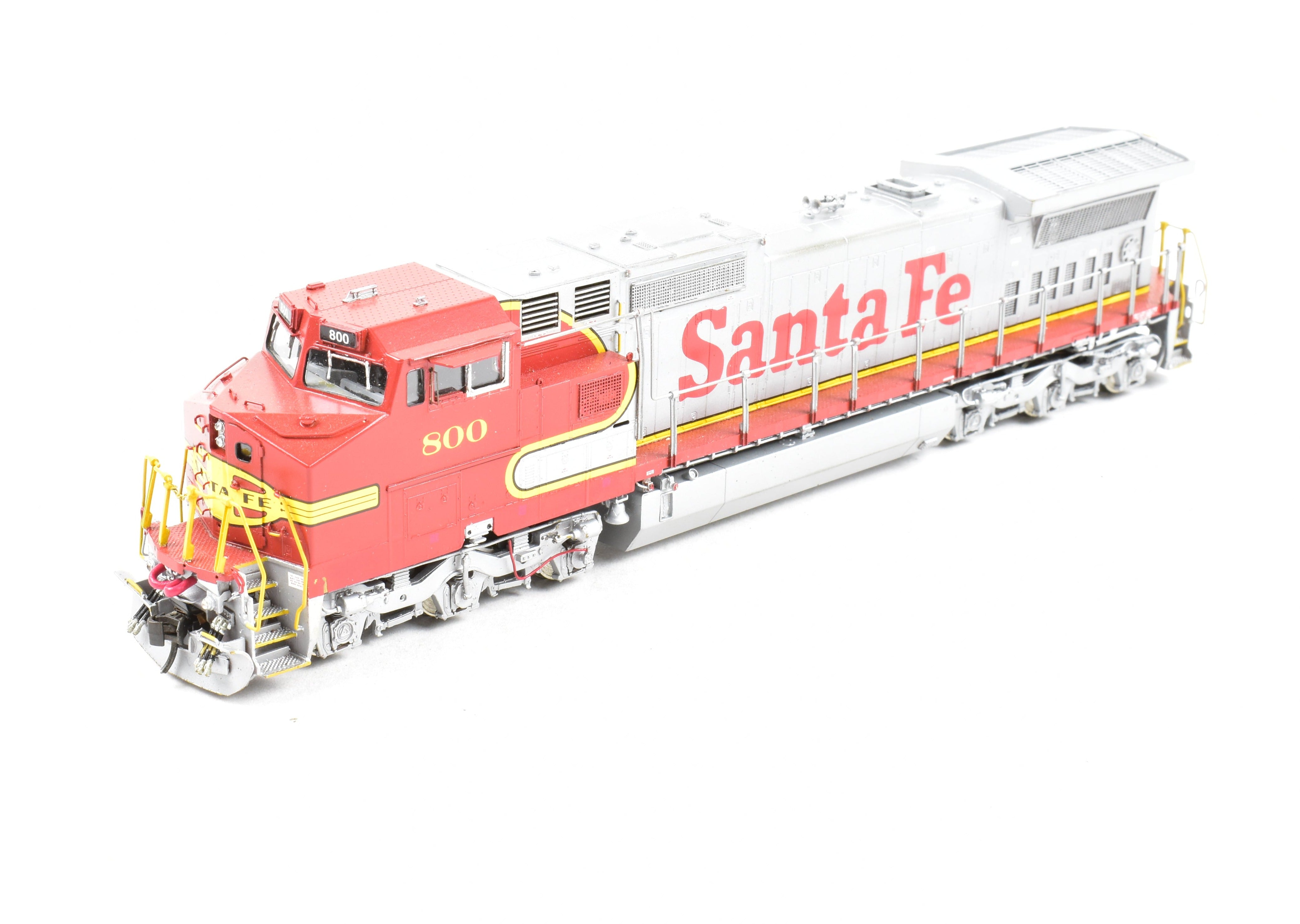 HO Scale Brass Model Train - Overland Models Inc. (OMI) AT&SF - Santa Fe Dash 8 - 40CW Gullwing Cab Locomotive with Custom Painting