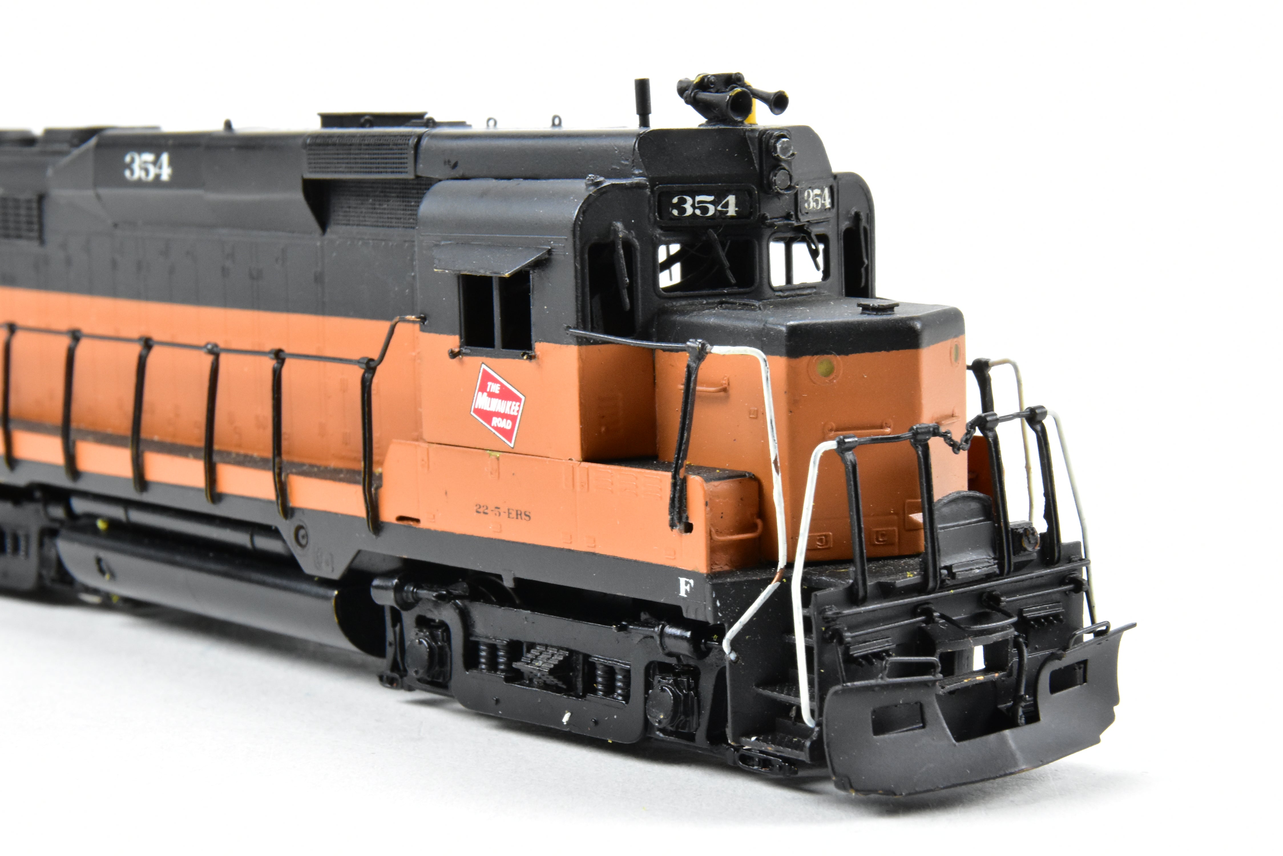 HO Scale Brass Oriental Limited Milwaukee Road EMD GP30 PH II 2250HP Model #354