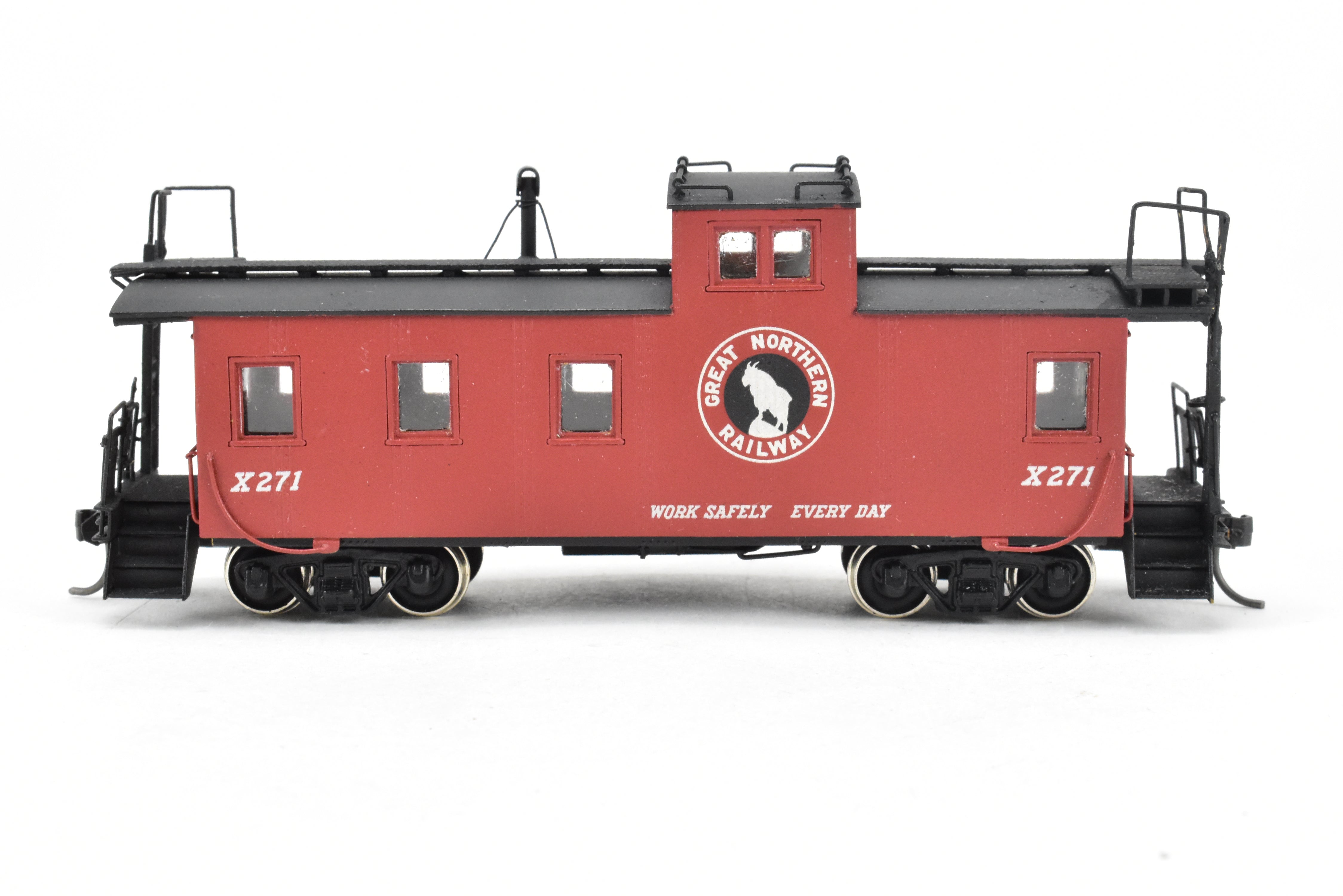 HO Scale Brass Model Train Caboose - OMI (Overland Models, Inc.) GN (Great Northern) 30 - Foot Plywood - Sheathed Caboose C/P X271