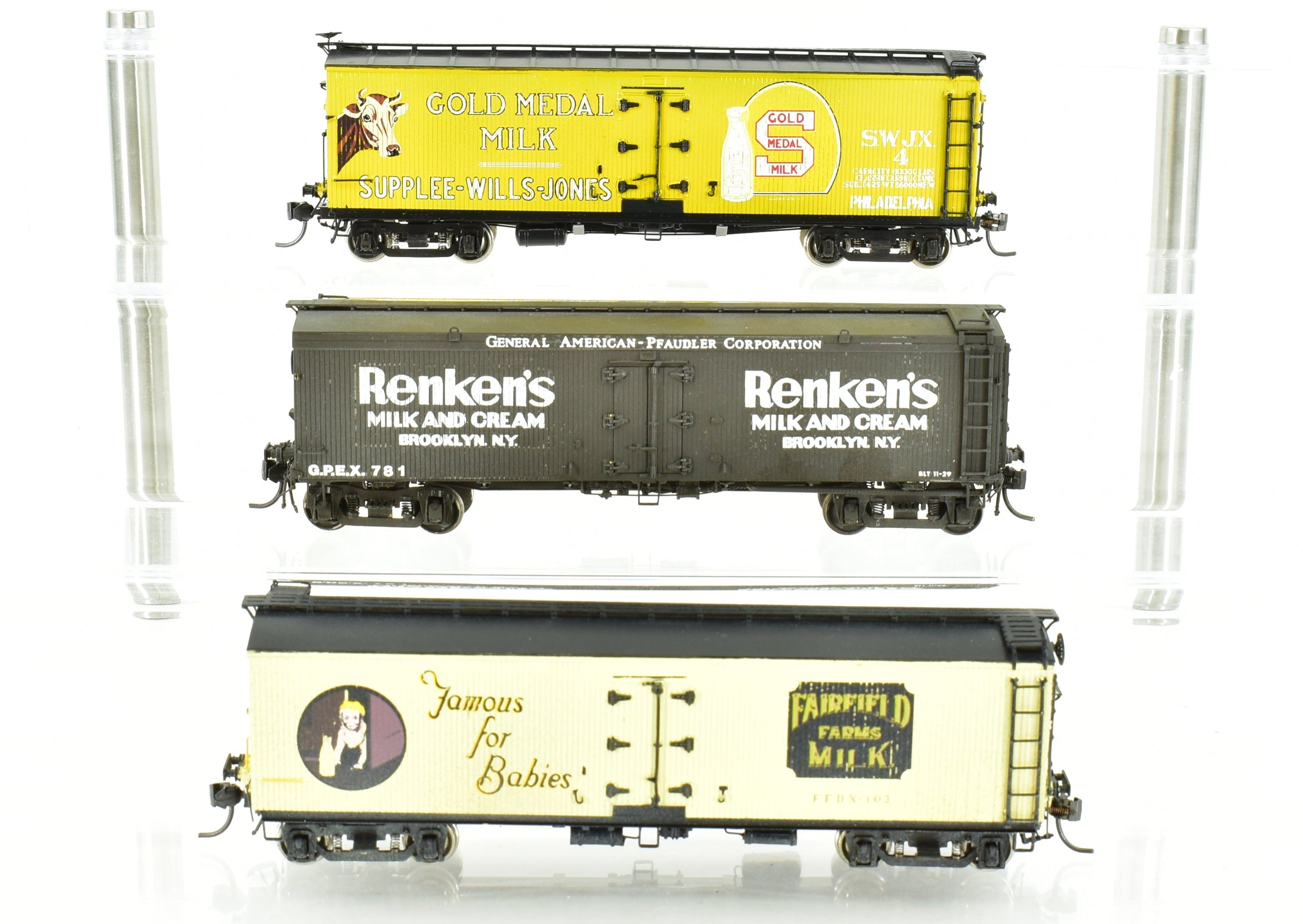 1990s Precision Scale Co. 41' Pfaudler Wood Sheath Milk Tank Cars Set of Three in Good Condition