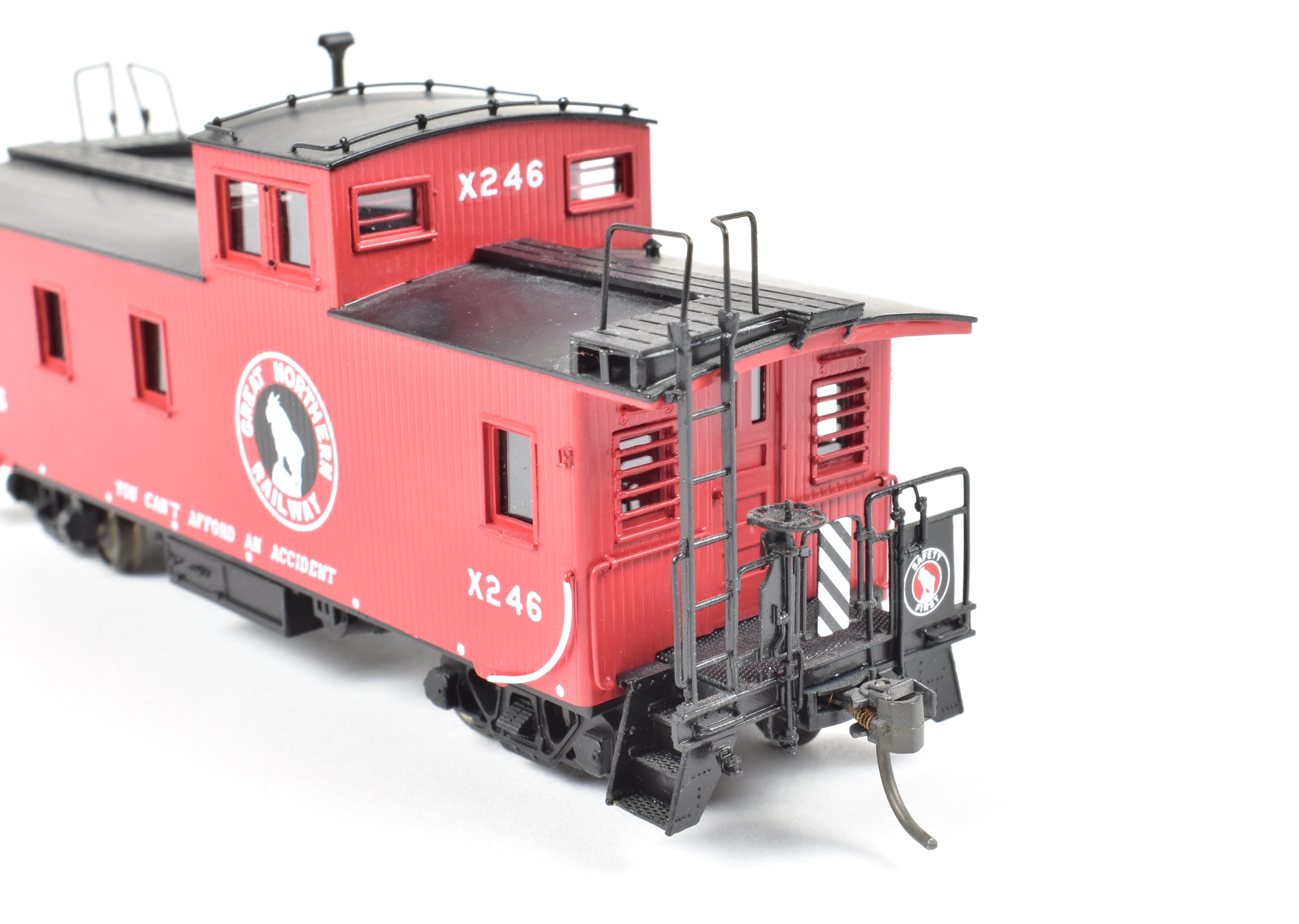 HO Brass OMI Overland Models' Great Northern 30' Lighted Wood Sided Caboose #X246