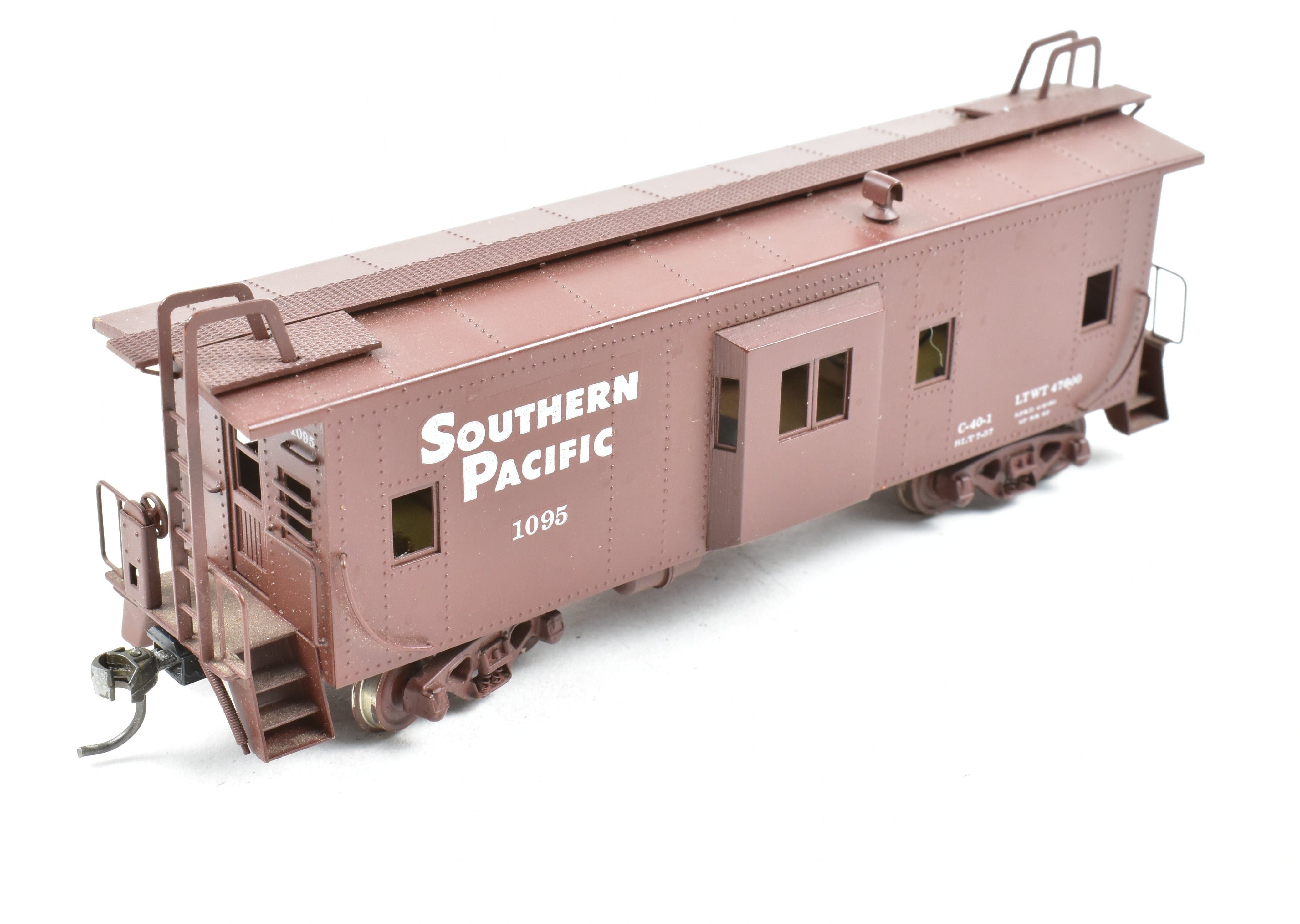 High - Quality HO Scale Brass Custom - Painted Southern Pacific Bay Window Caboose Model by Trains Inc.