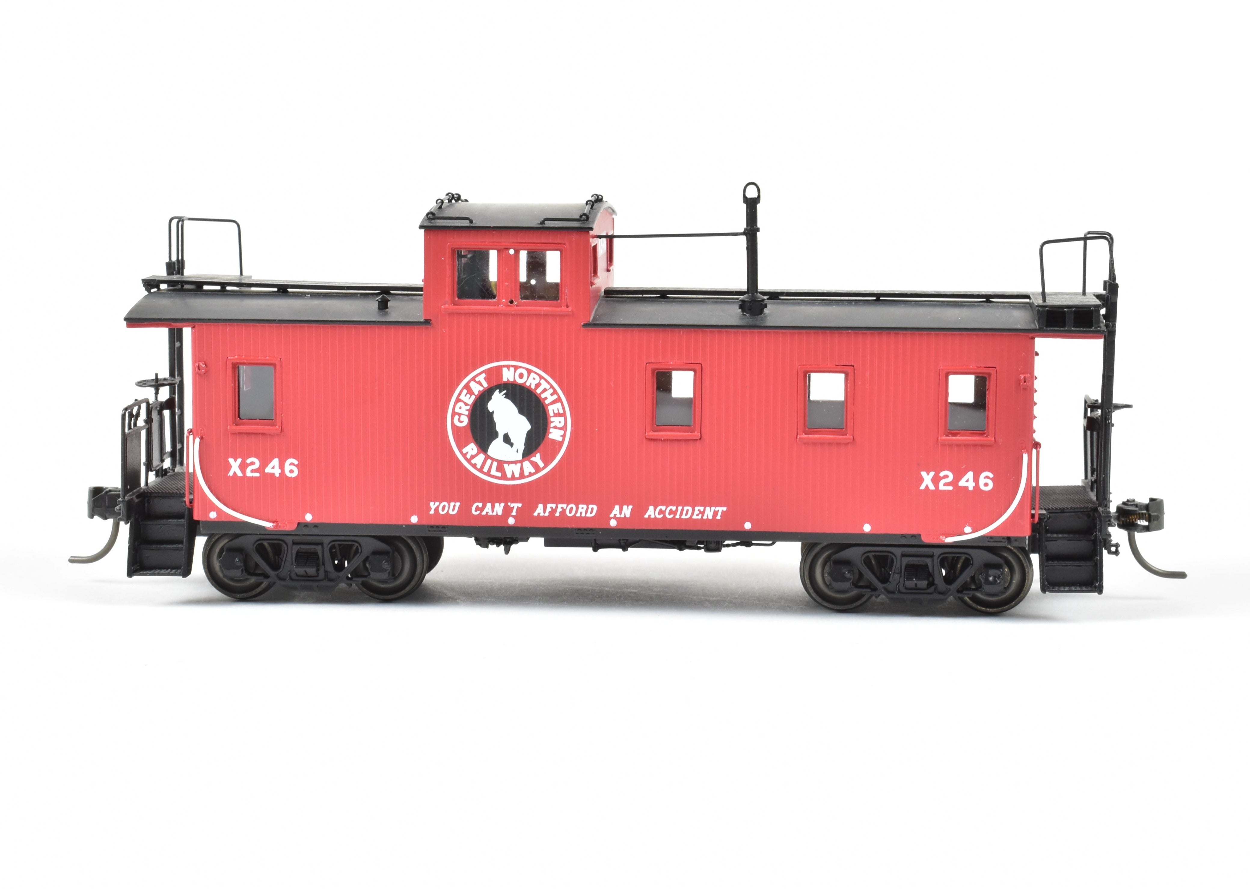 HO Brass OMI Overland Models' Great Northern 30' Lighted Wood Sided Caboose #X246