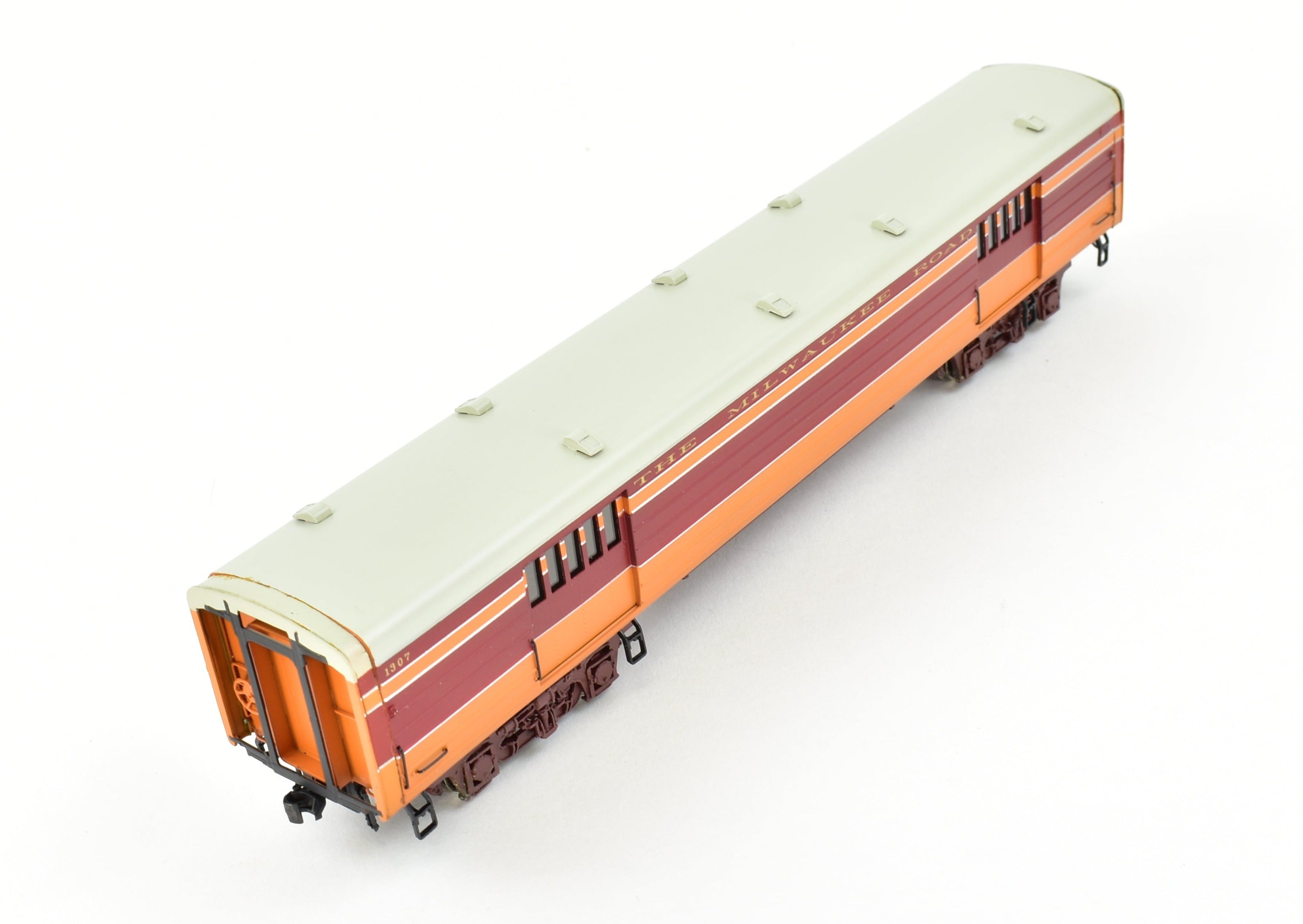 HO Scale Brass Precision Scale Co. Model - Milwaukee Road 1939 Hiawatha 60 Foot Express Baggage Car with Factory Painting