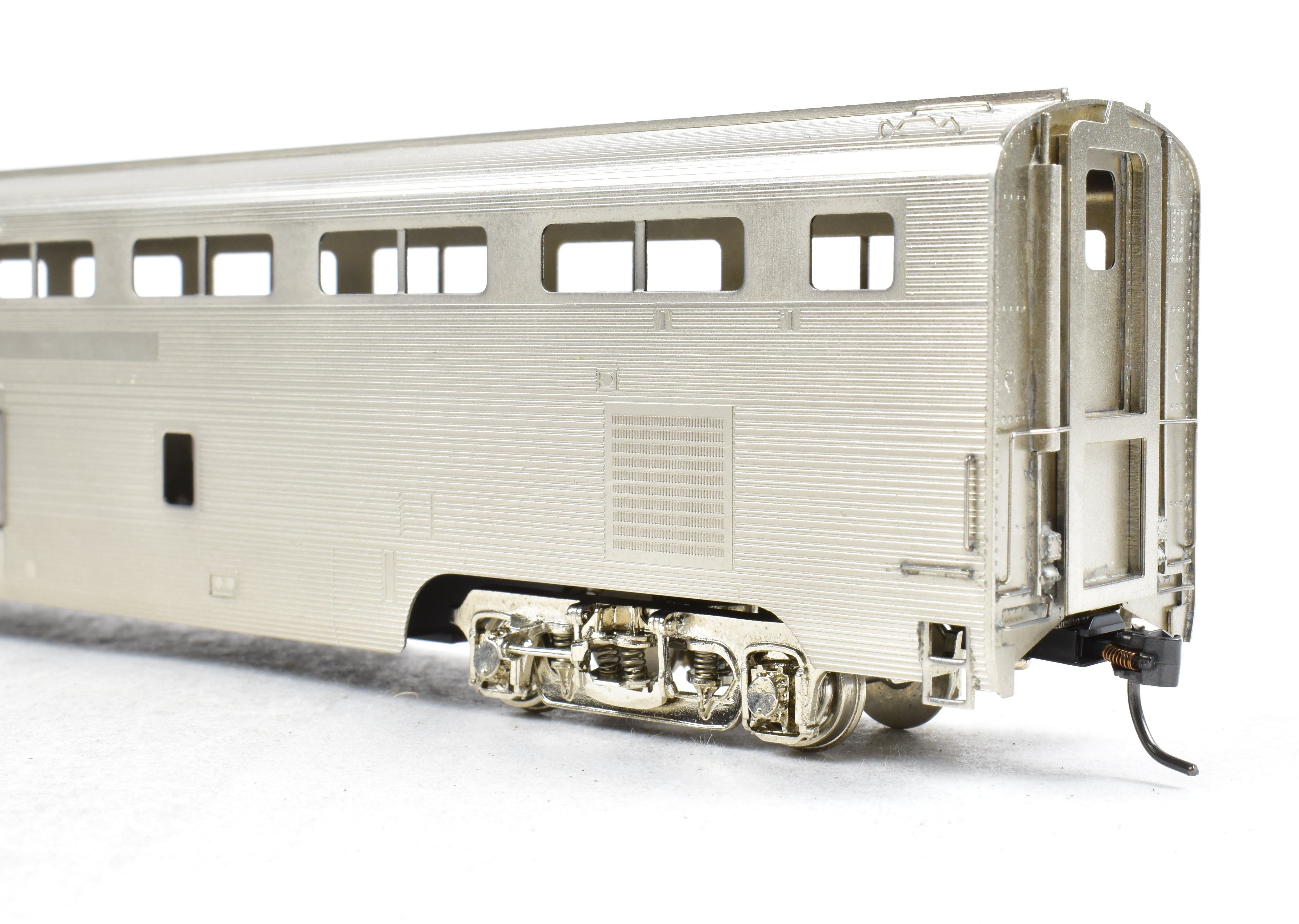 HO Scale Brass Hallmark Models ATSF - Santa Fe High - Level Transition Chair Car of the 528 Series for Model Railroading